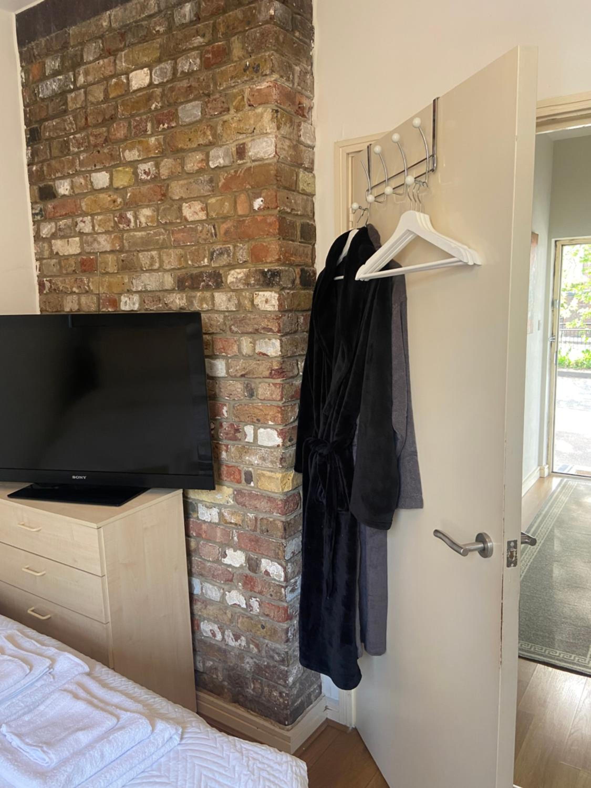 Listed building close to River Thames