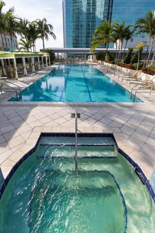 Miami Brickell Condos, Free Parking - AKA Residence