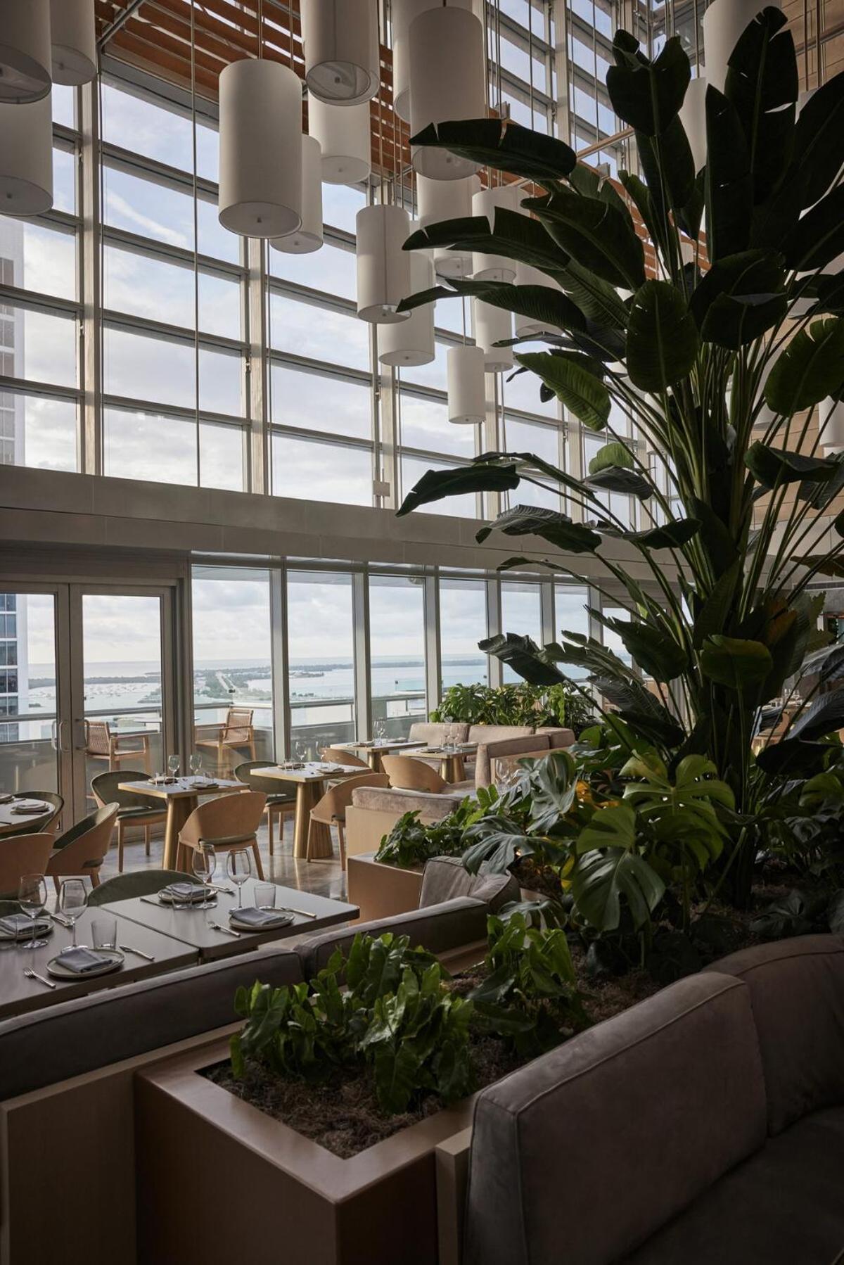 Miami Brickell Condos, Free Parking - AKA Residence