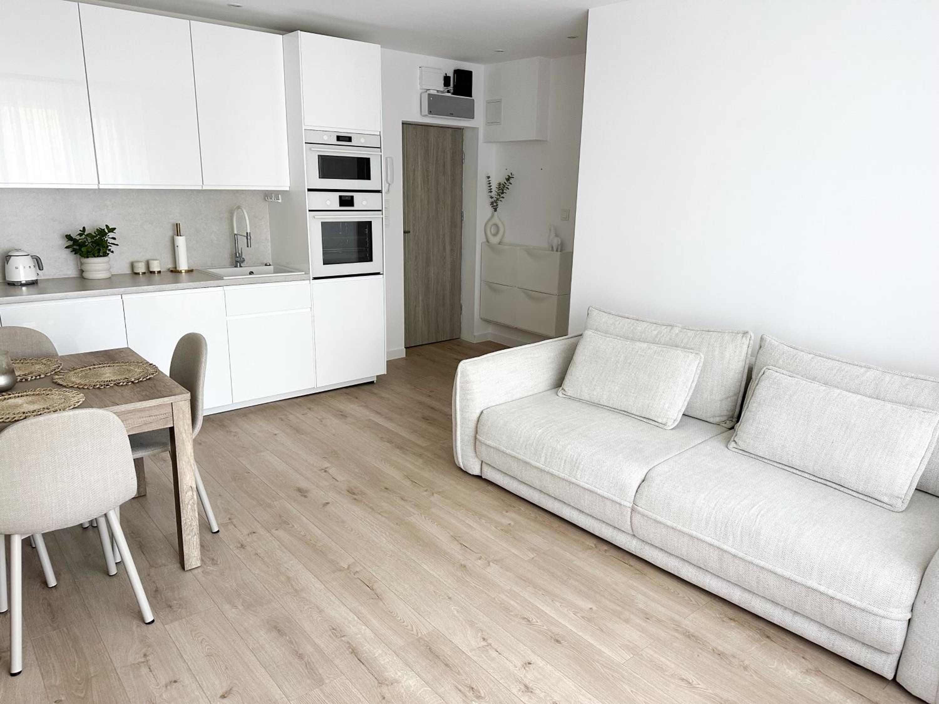 WHITE APARTMENTS - Kopernika