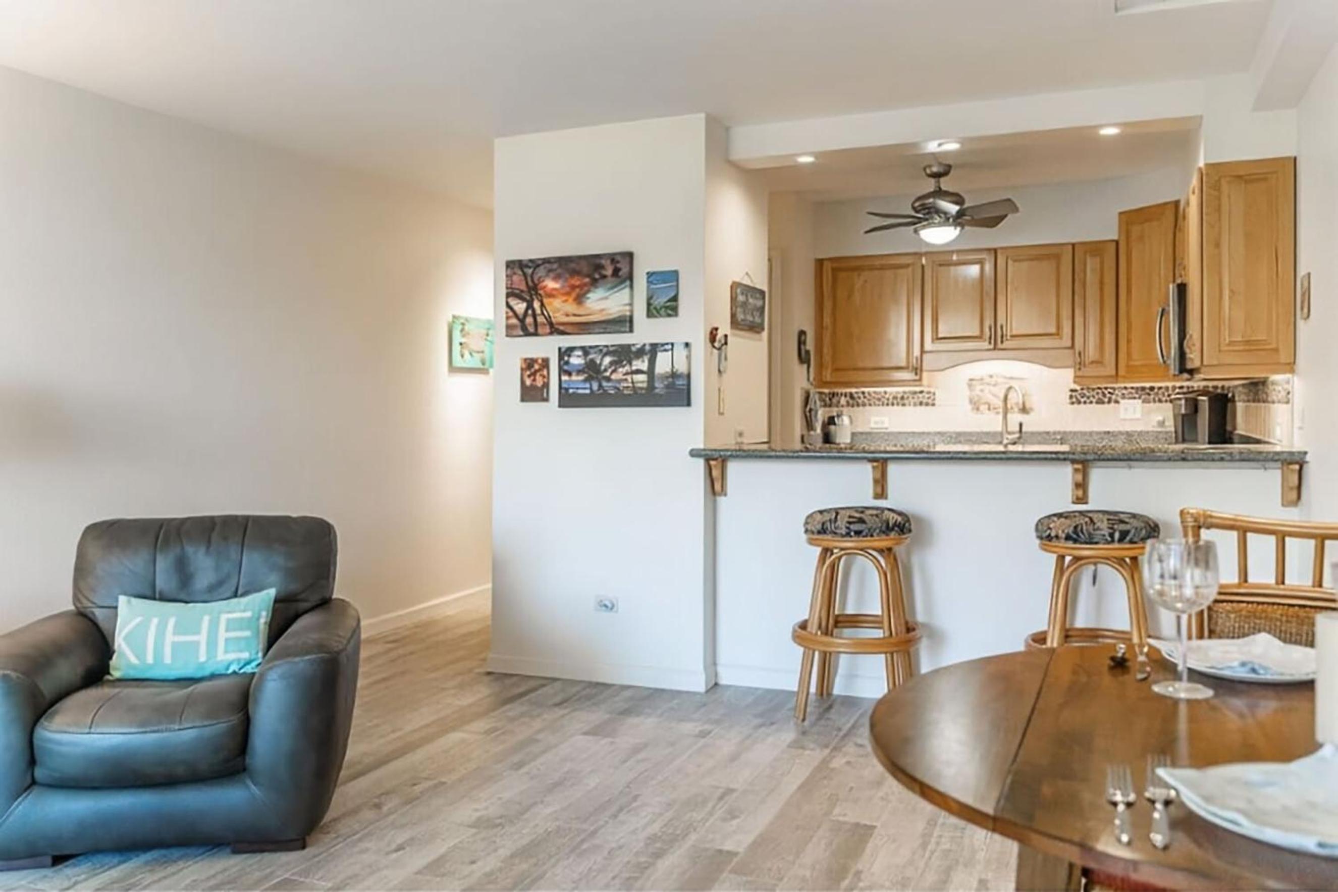 Experience Kamaole Sands 6-202, Stunning Renovation, Ocean View, Wi-Fi, Split AC