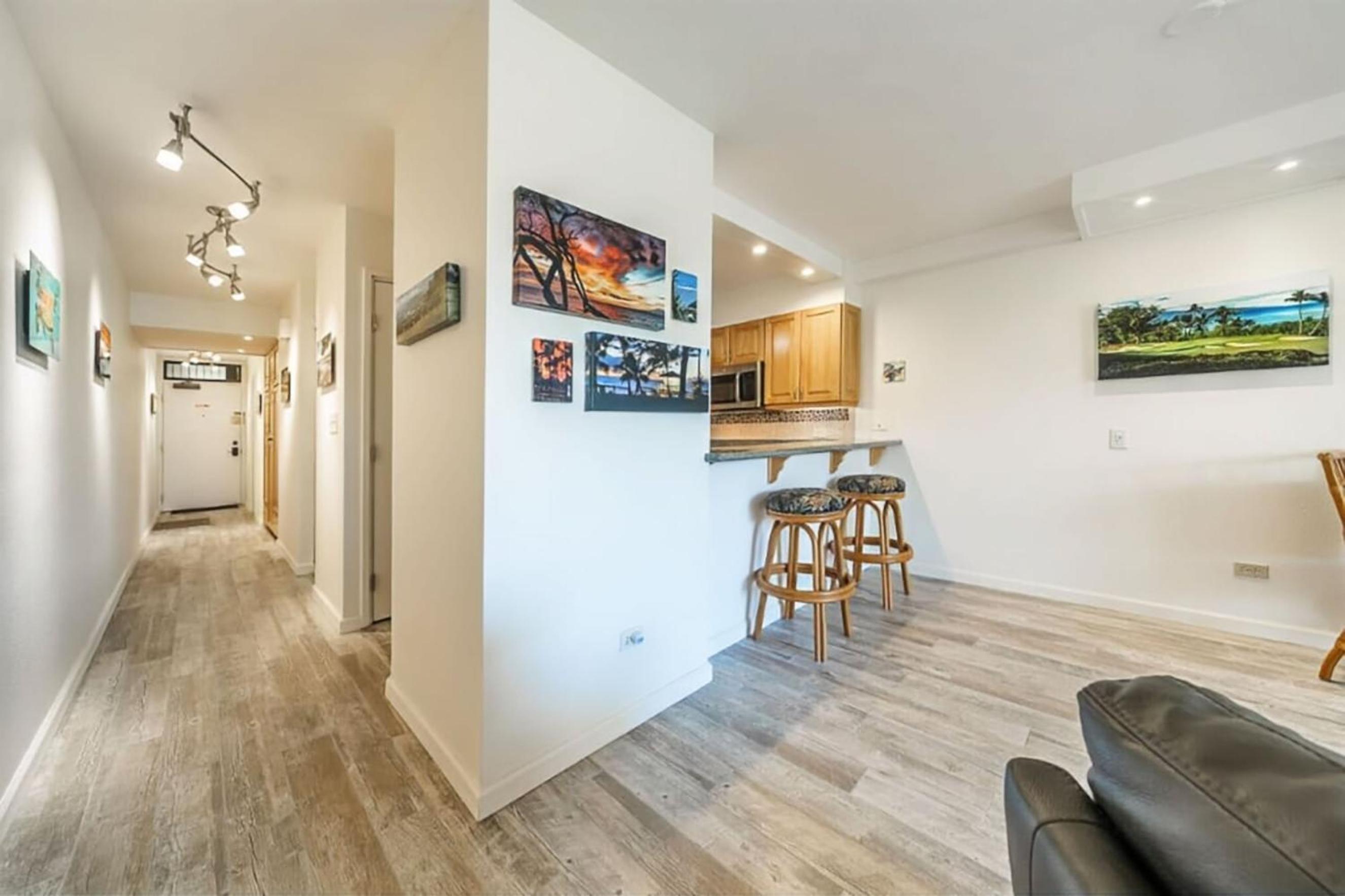 Experience Kamaole Sands 6-202, Stunning Renovation, Ocean View, Wi-Fi, Split AC