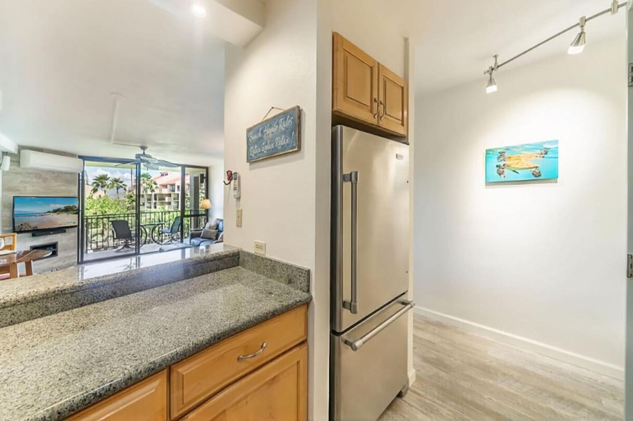 Experience Kamaole Sands 6-202, Stunning Renovation, Ocean View, Wi-Fi, Split AC