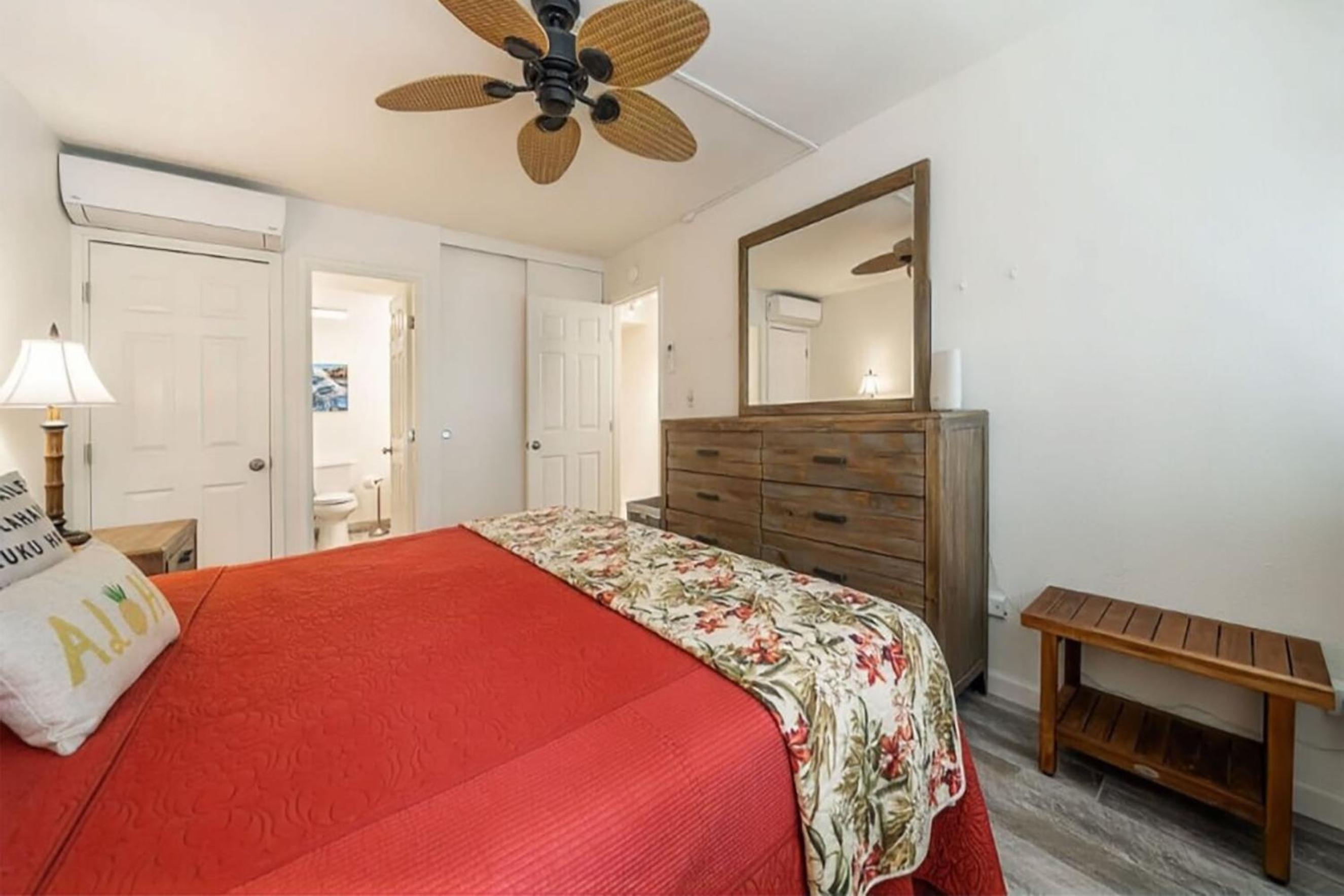 Experience Kamaole Sands 6-202, Stunning Renovation, Ocean View, Wi-Fi, Split AC