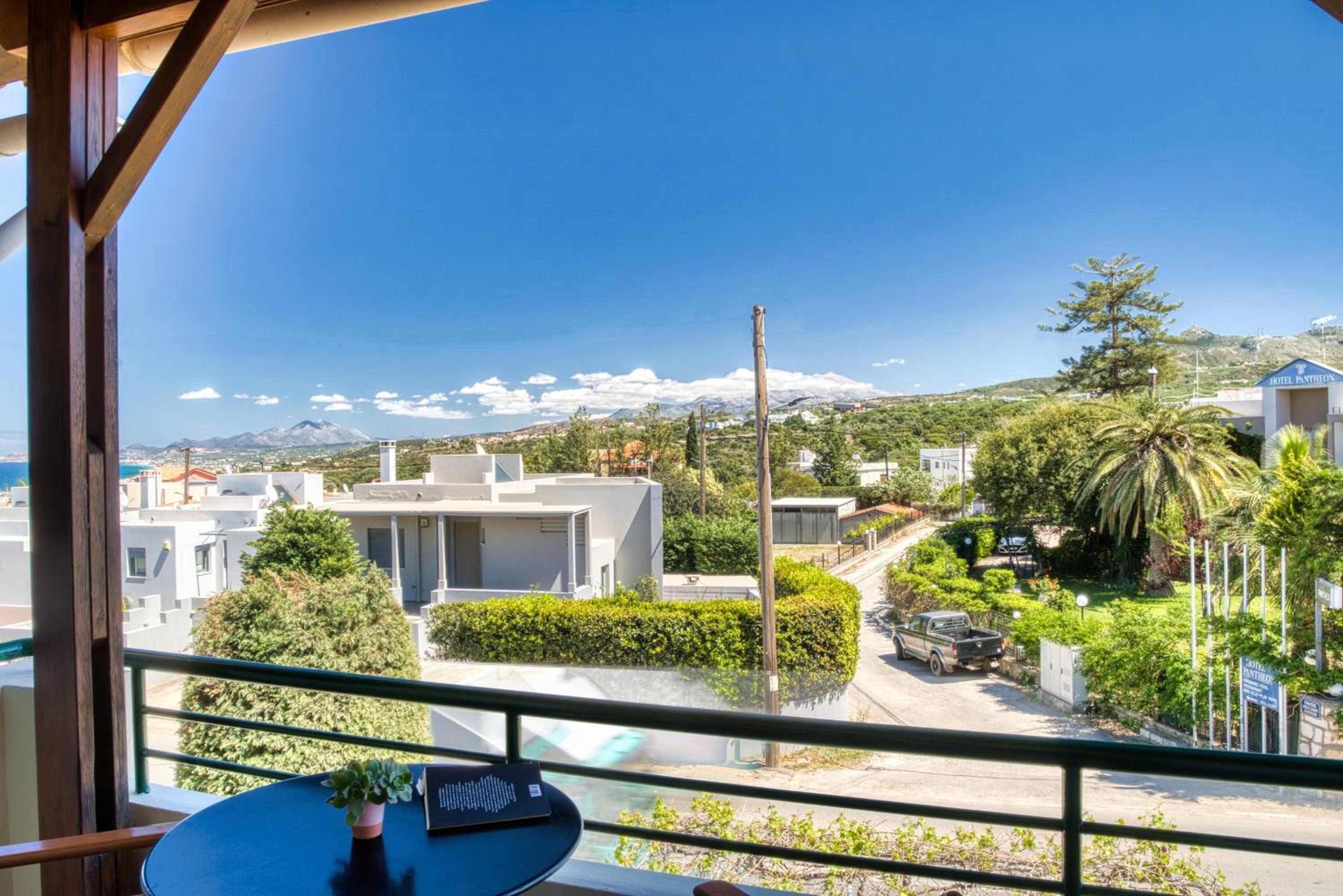 Mariliza's Spacious Maisonette Close to Beaches