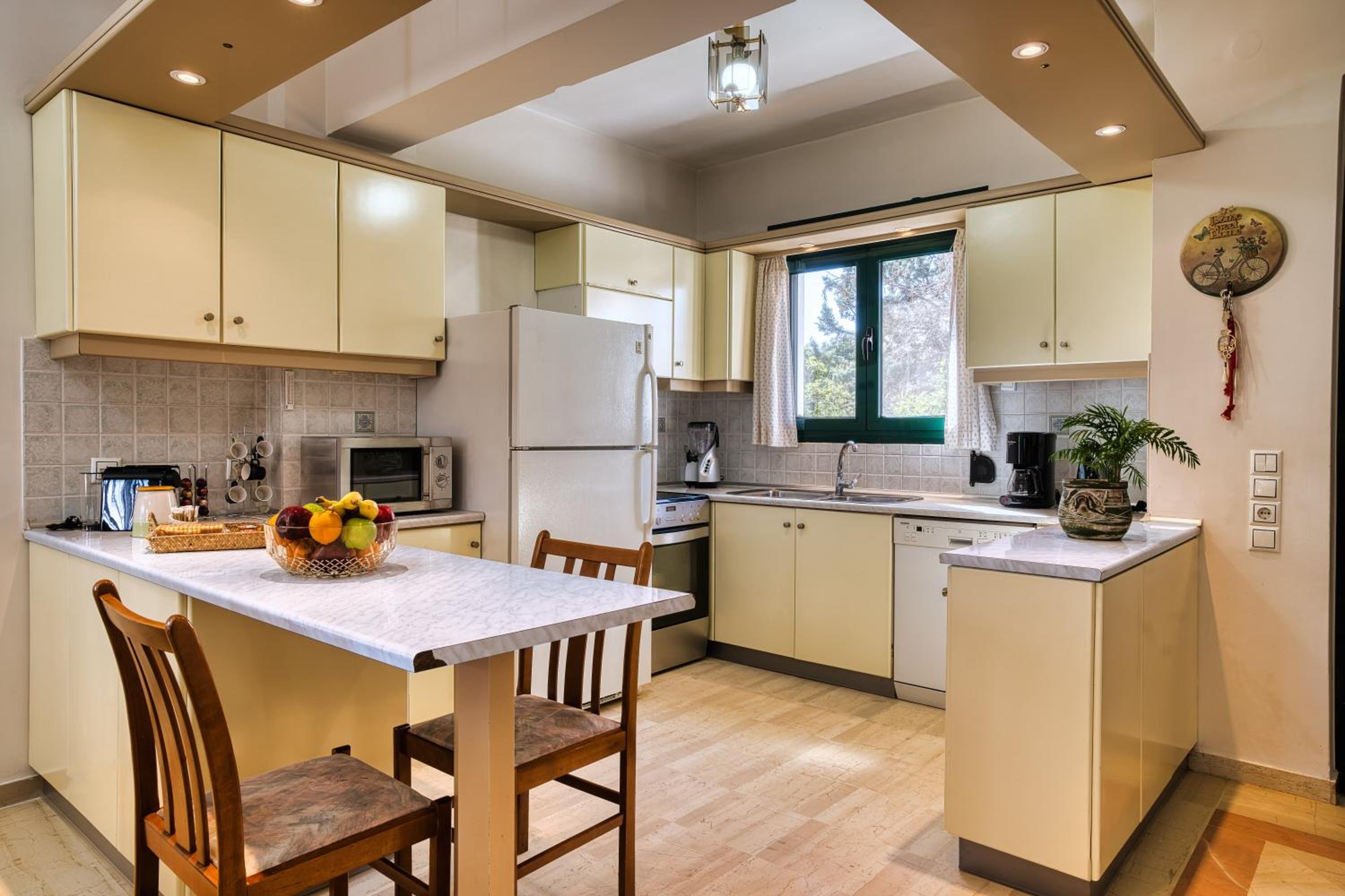 Mariliza's Spacious Maisonette Close to Beaches