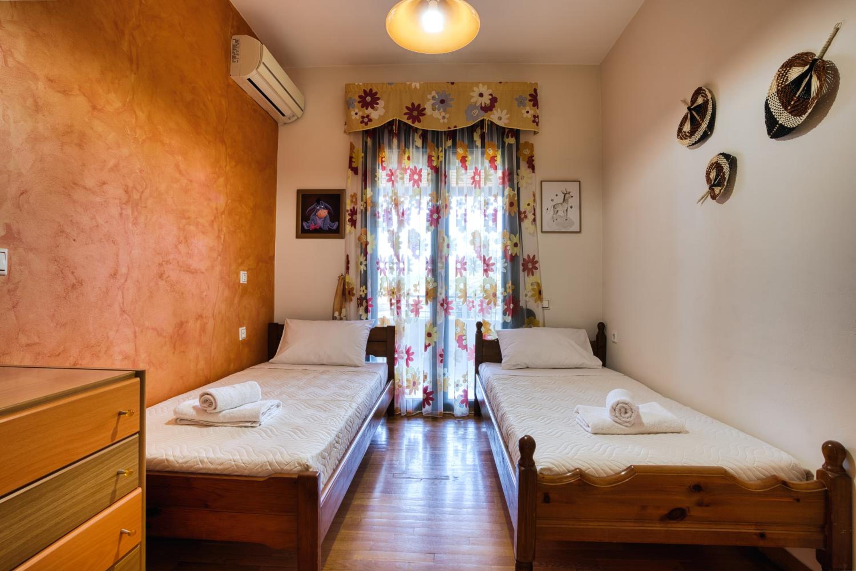 Mariliza's Spacious Maisonette Close to Beaches