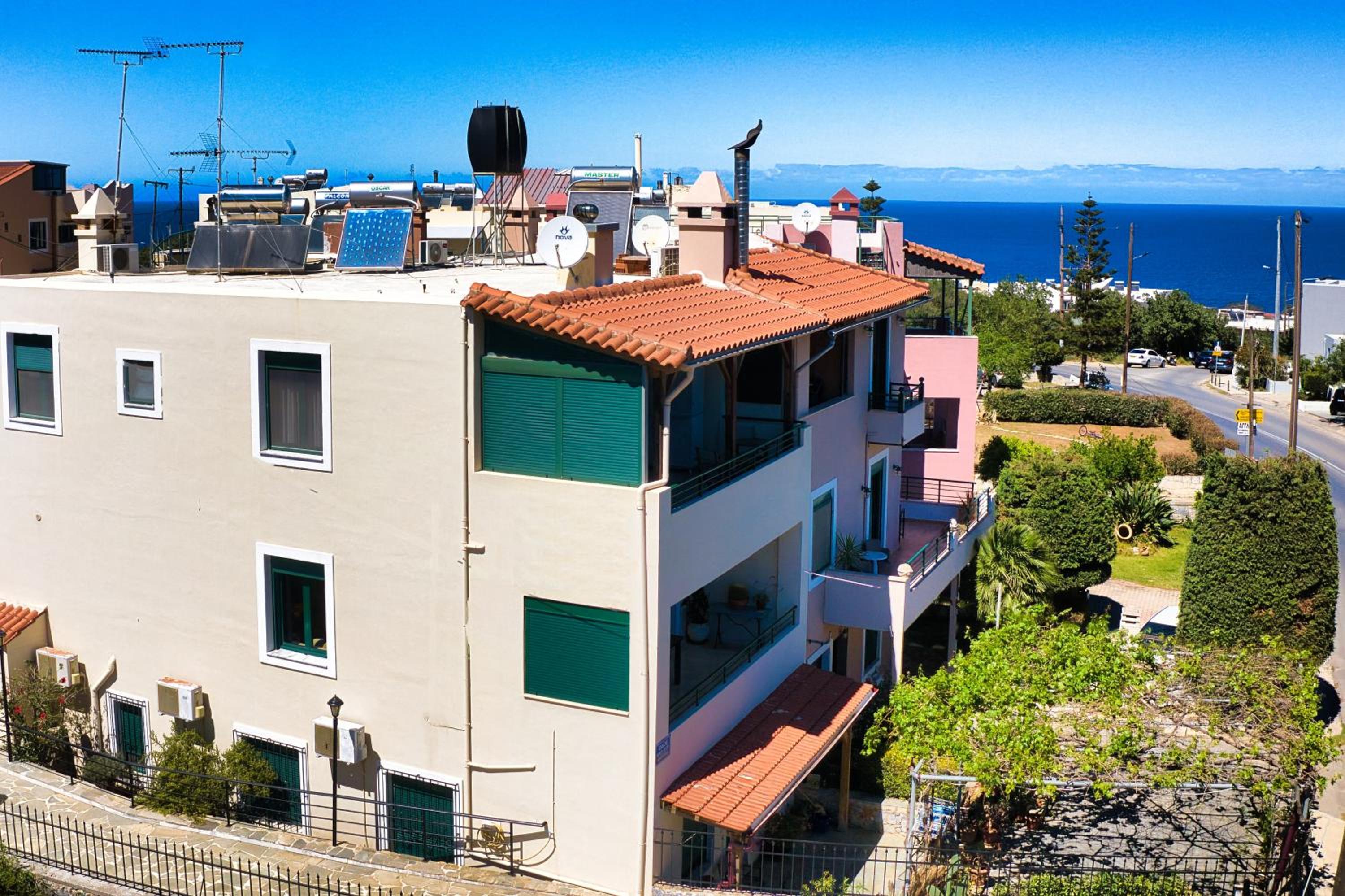 Mariliza's Spacious Maisonette Close to Beaches