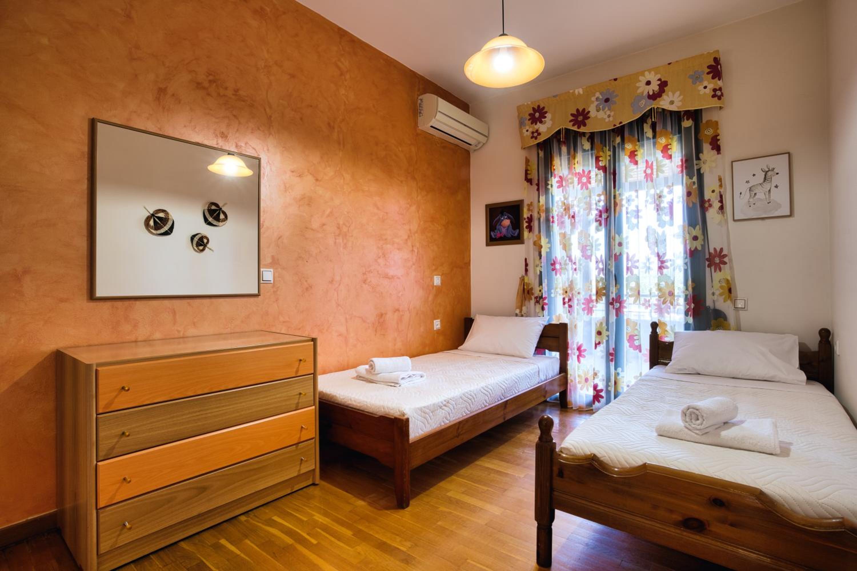 Mariliza's Spacious Maisonette Close to Beaches