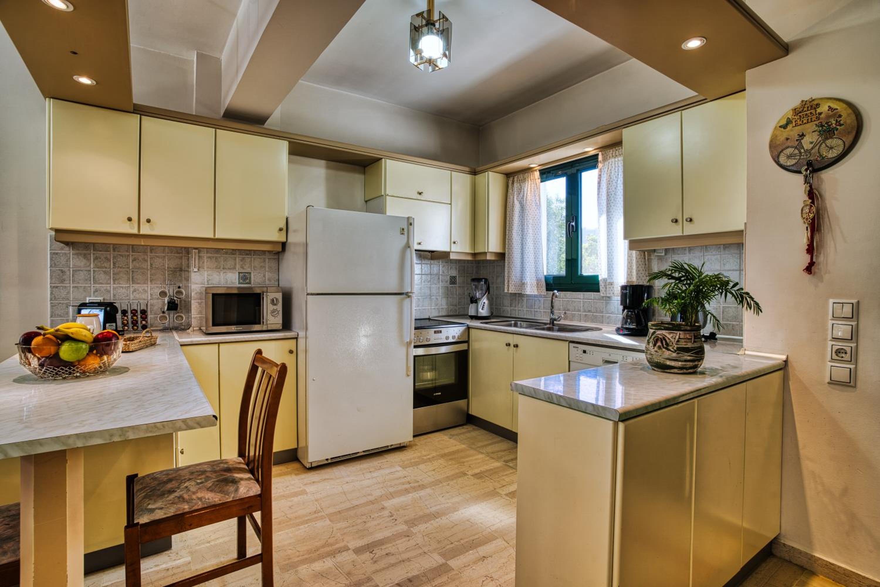 Mariliza's Spacious Maisonette Close to Beaches