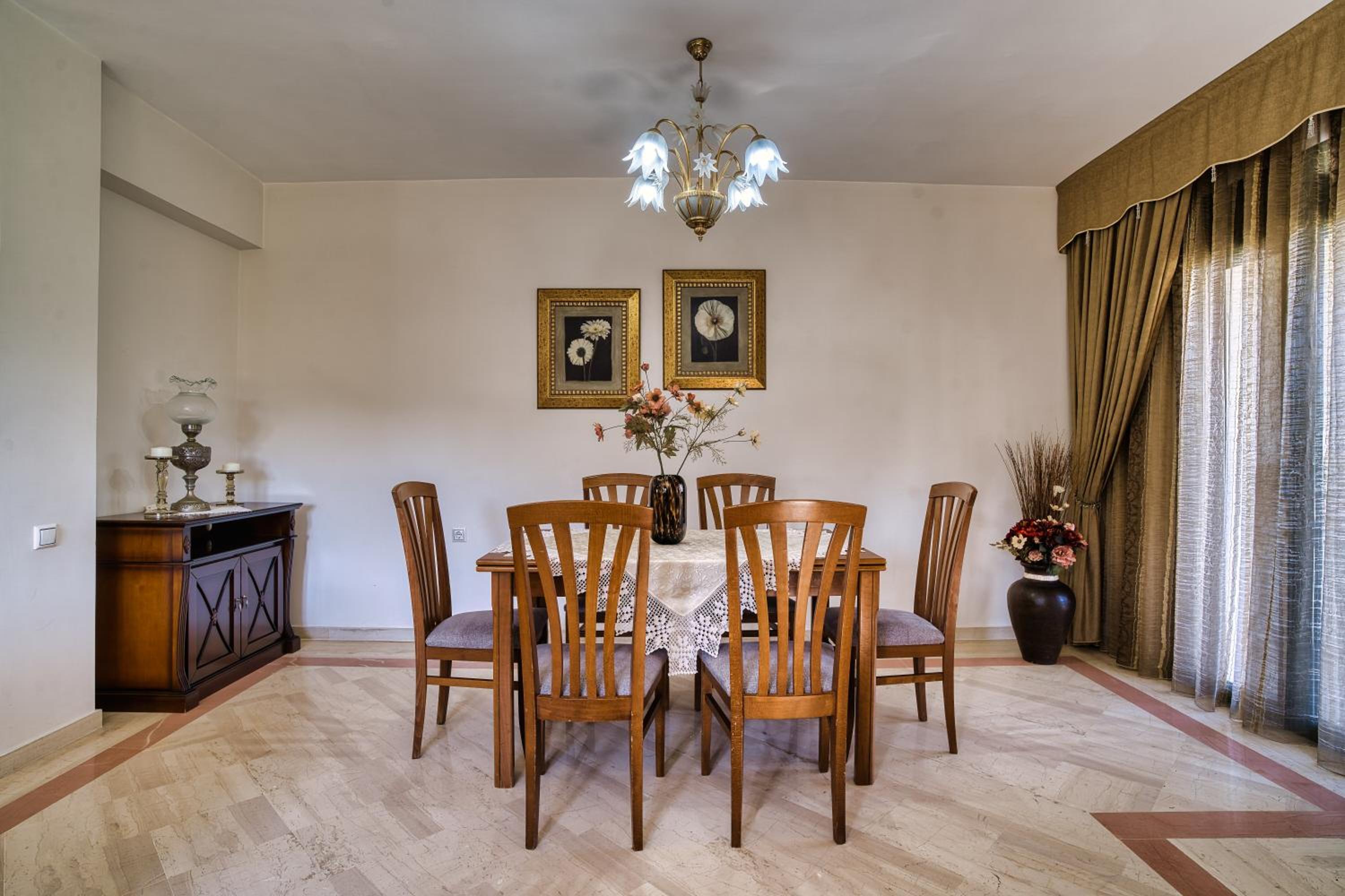 Mariliza's Spacious Maisonette Close to Beaches