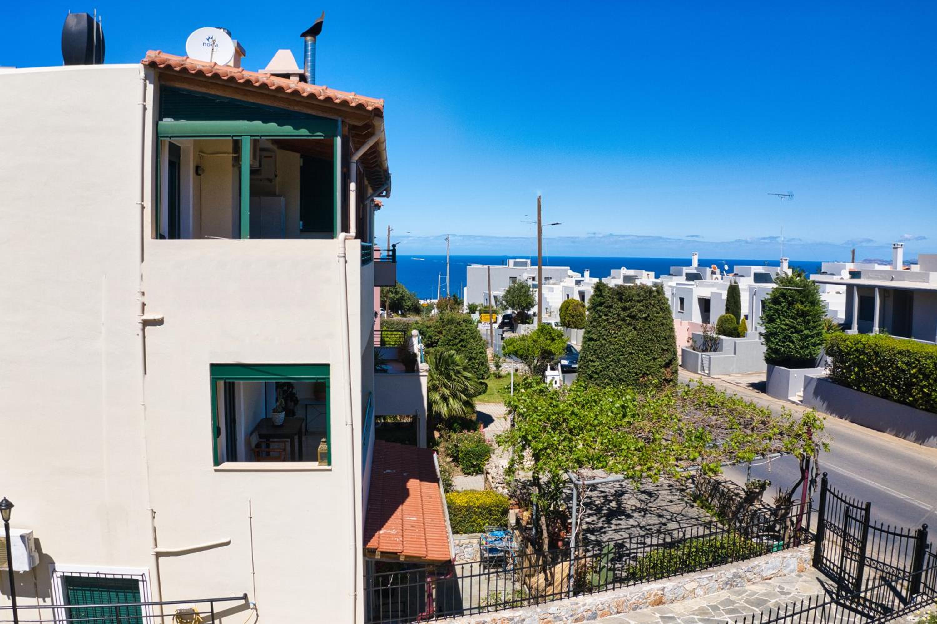 Mariliza's Spacious Maisonette Close to Beaches