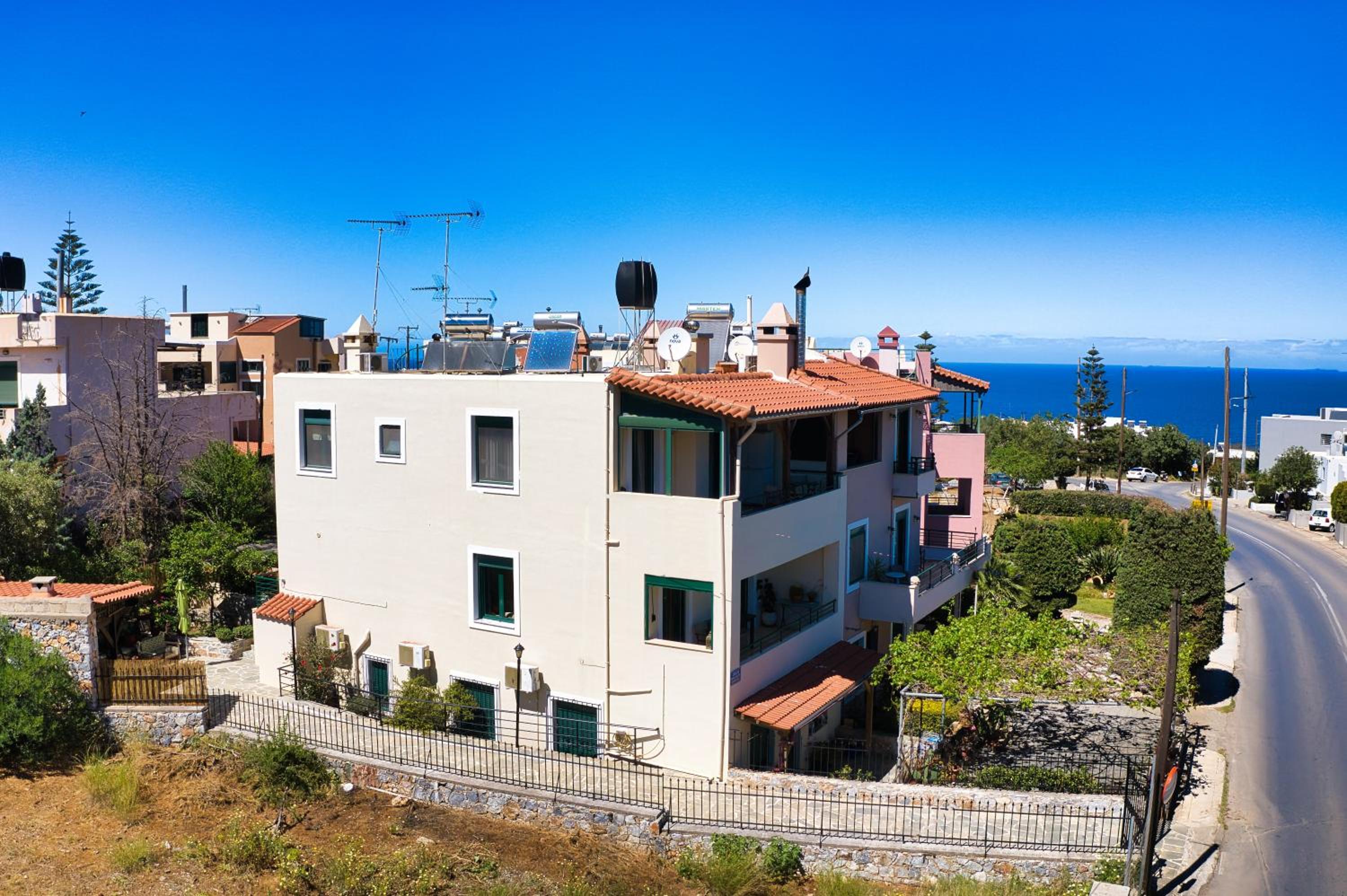 Mariliza's Spacious Maisonette Close to Beaches