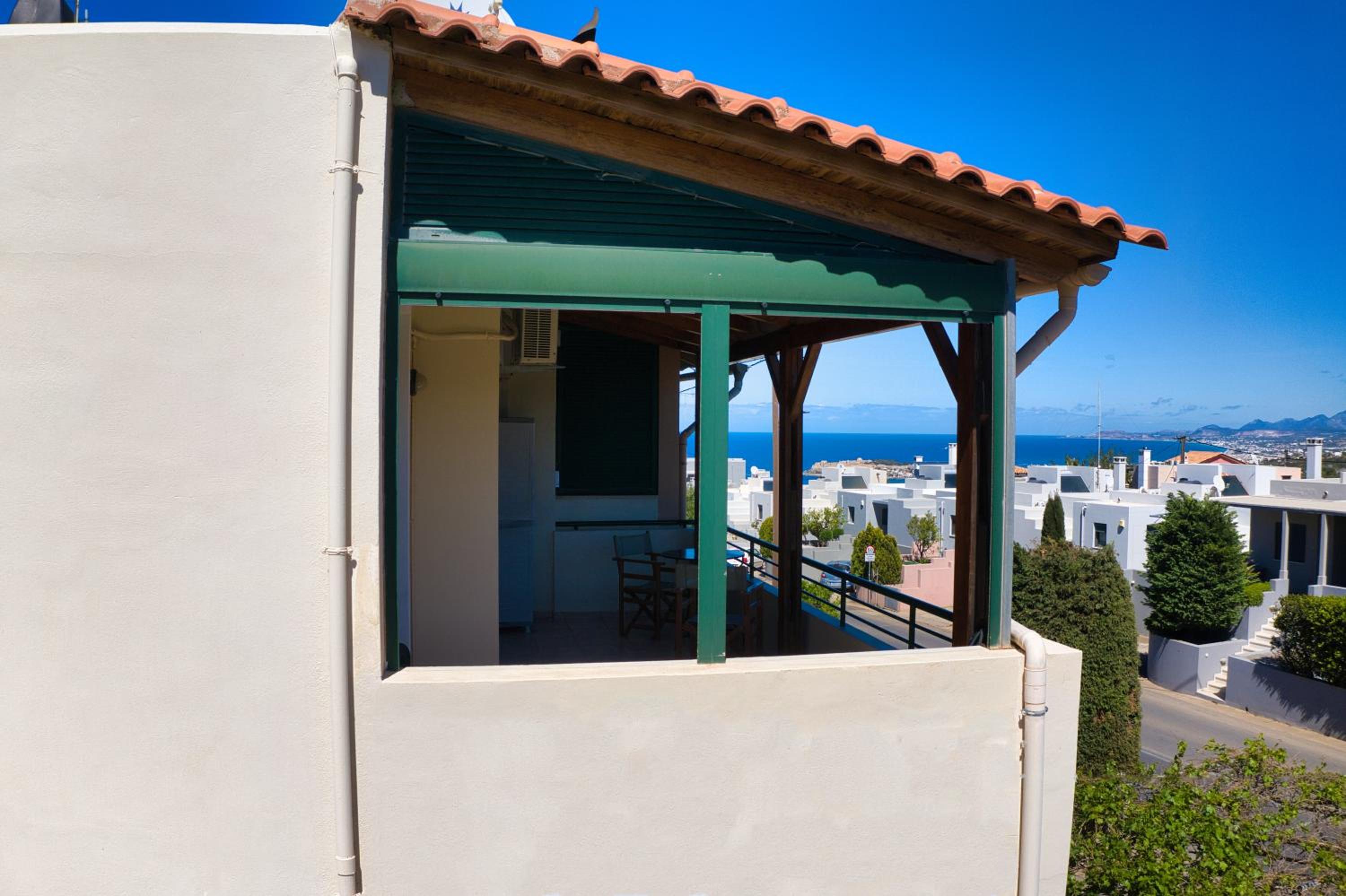 Mariliza's Spacious Maisonette Close to Beaches