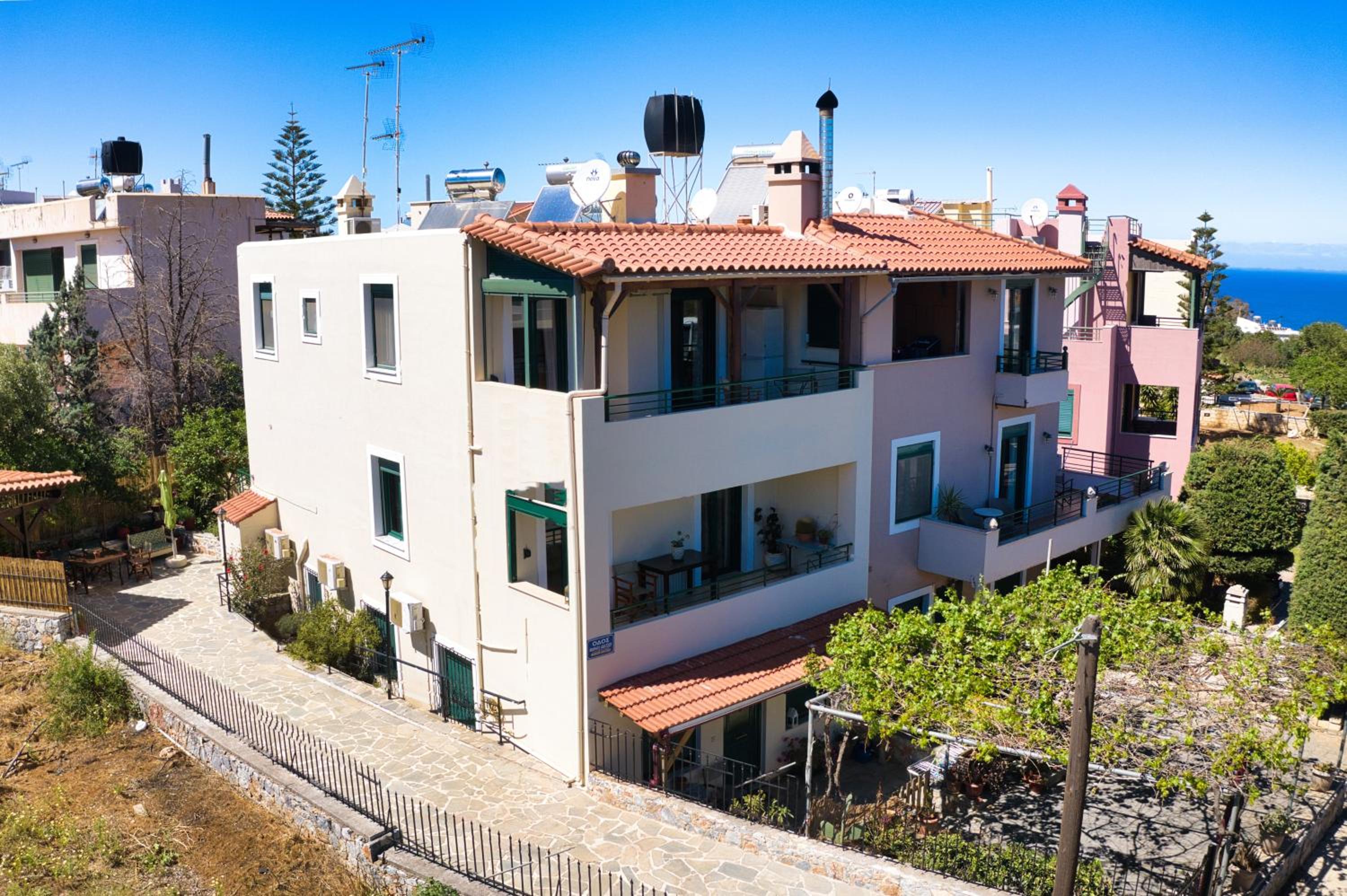 Mariliza's Spacious Maisonette Close to Beaches