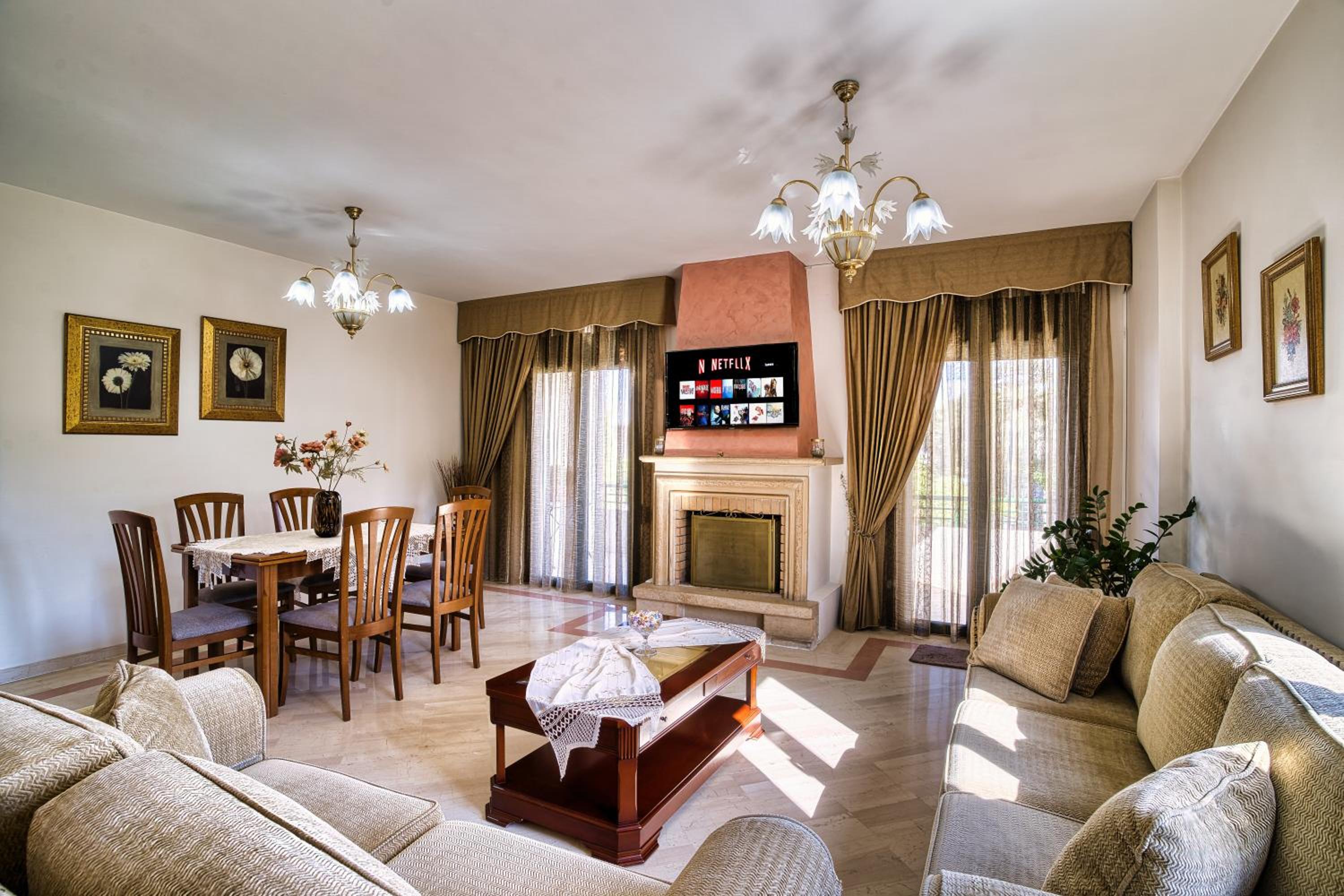 Mariliza's Spacious Maisonette Close to Beaches