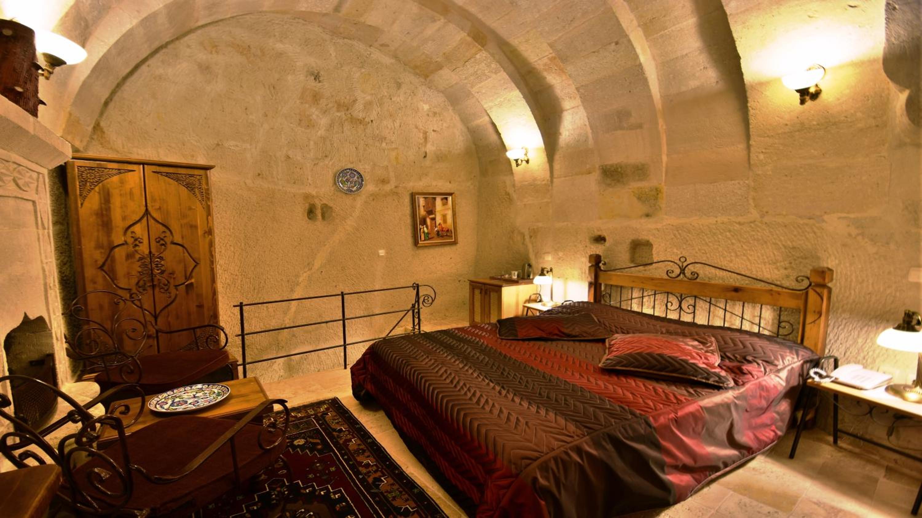 Harman Cave Hotel - Image 171