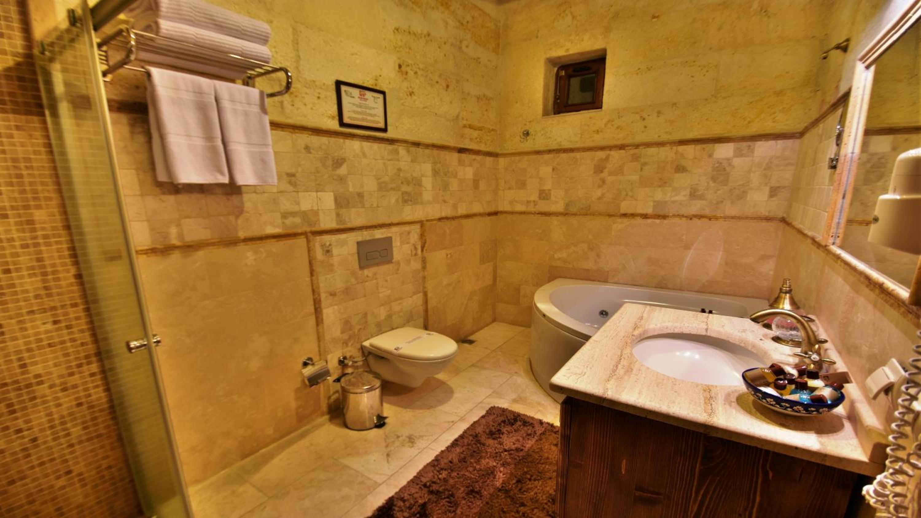 Harman Cave Hotel - Image 173