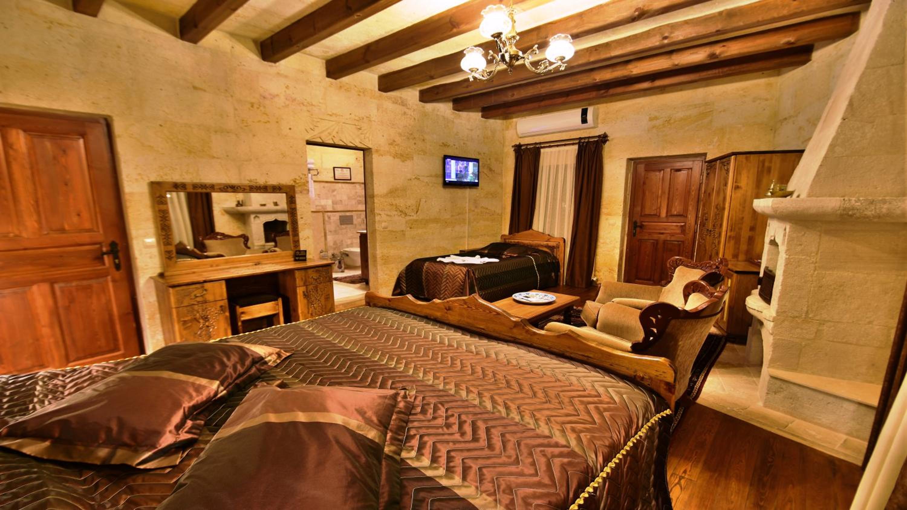 Harman Cave Hotel - Image 174