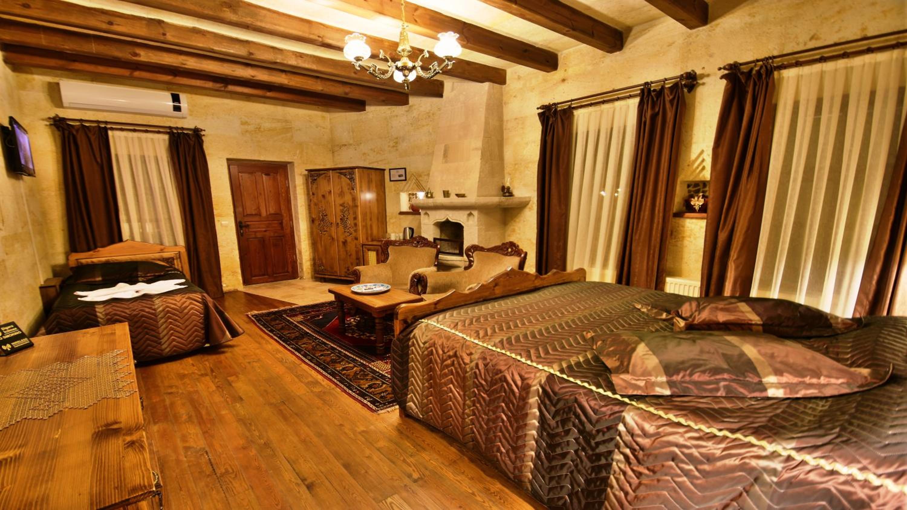 Harman Cave Hotel - Image 182