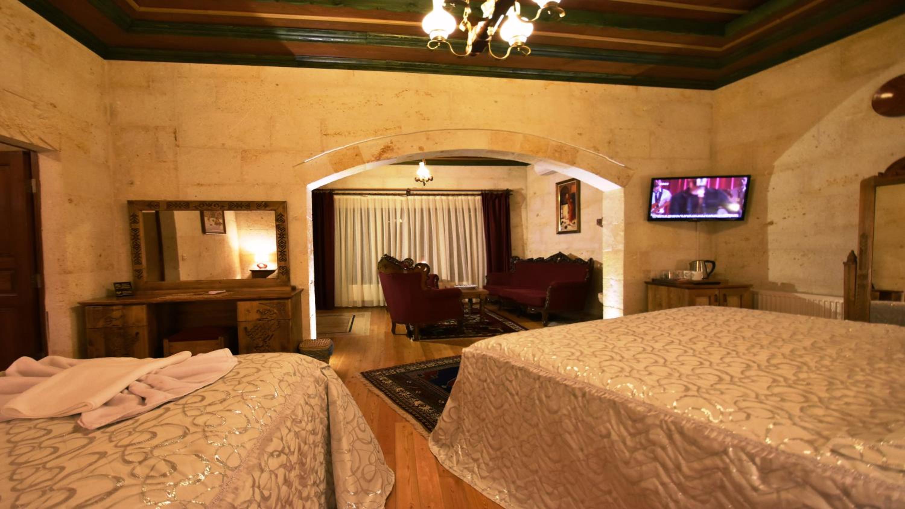 Harman Cave Hotel - Image 75