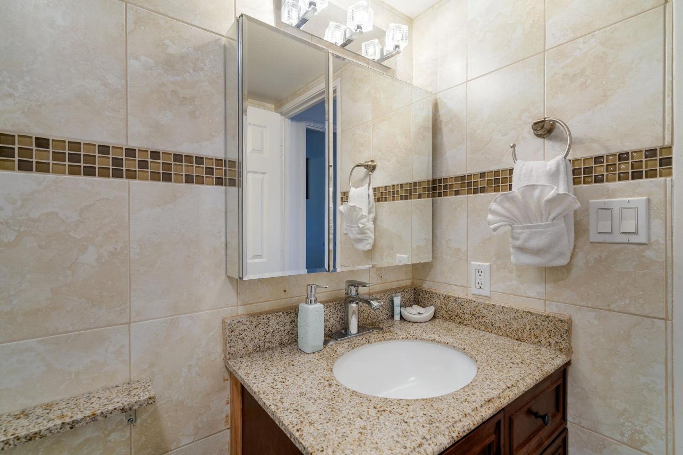 Pacific Shores B-409 - Beautifully Renovated Ocean View, 2 BD / 2 BA, Split AC!