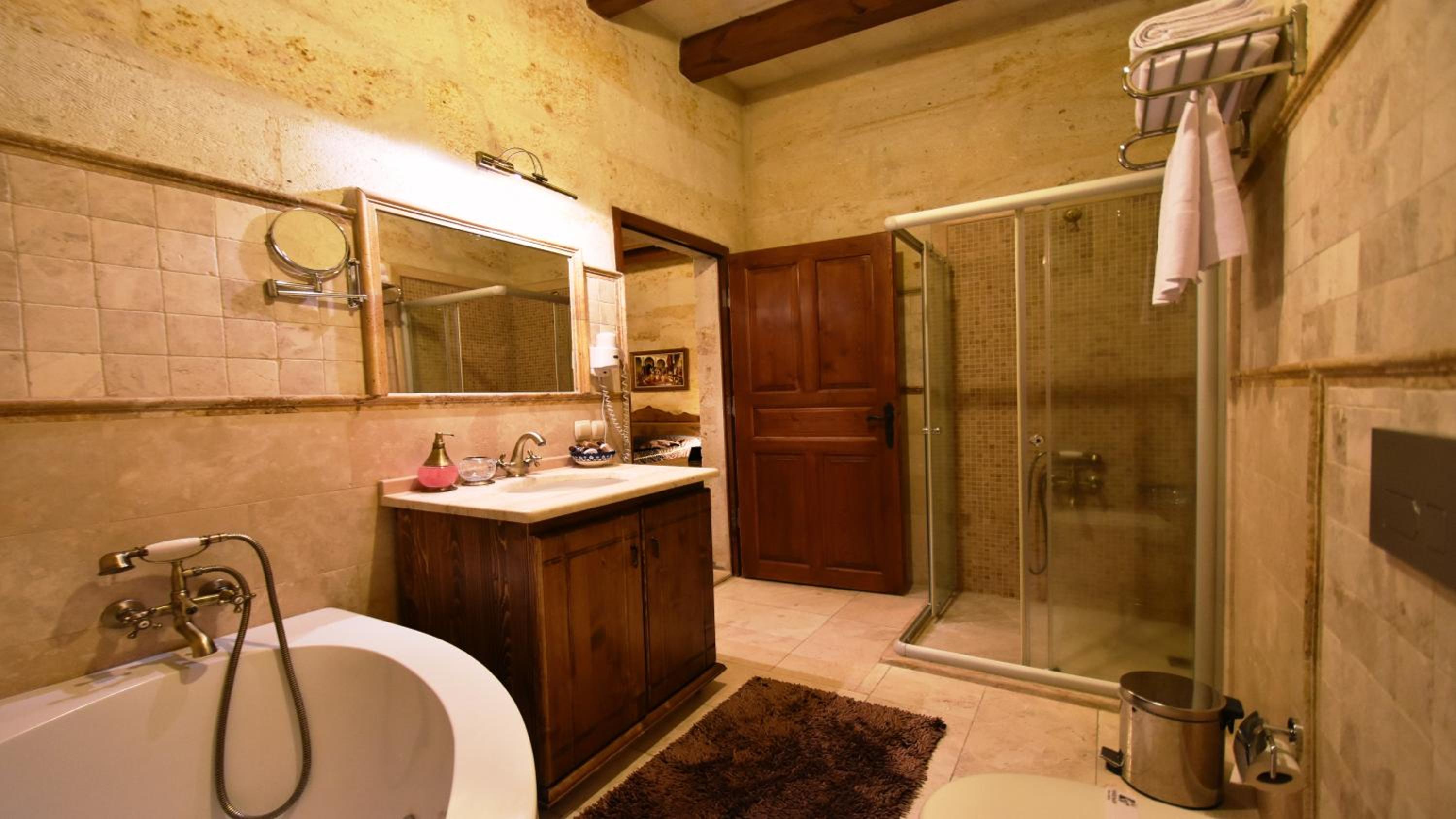 Harman Cave Hotel - Image 41