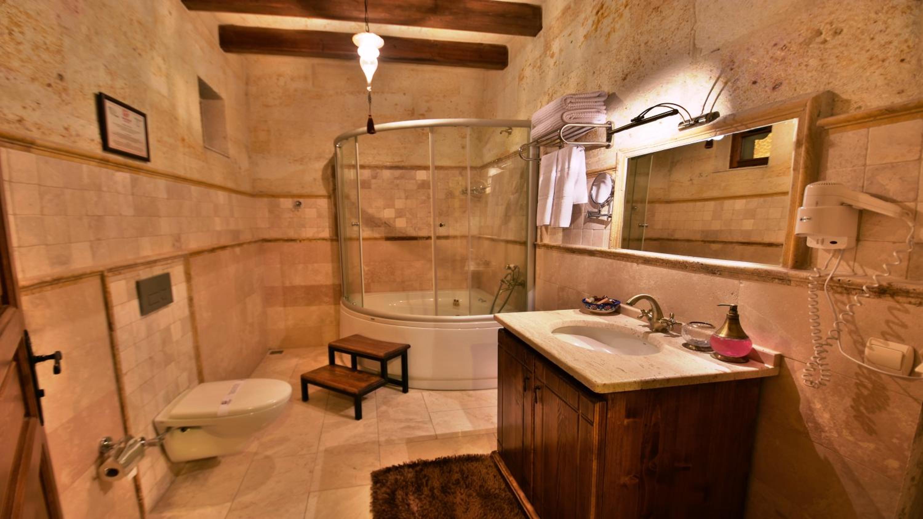 Harman Cave Hotel - Image 77