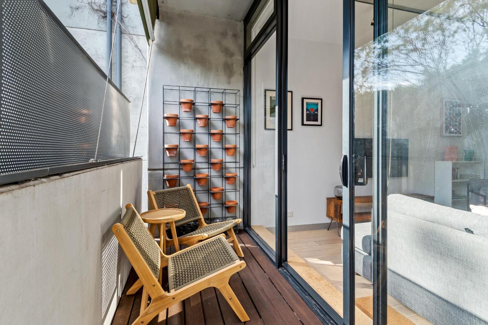 Chic 2-Bed Apartment in Vibrant St Kilda