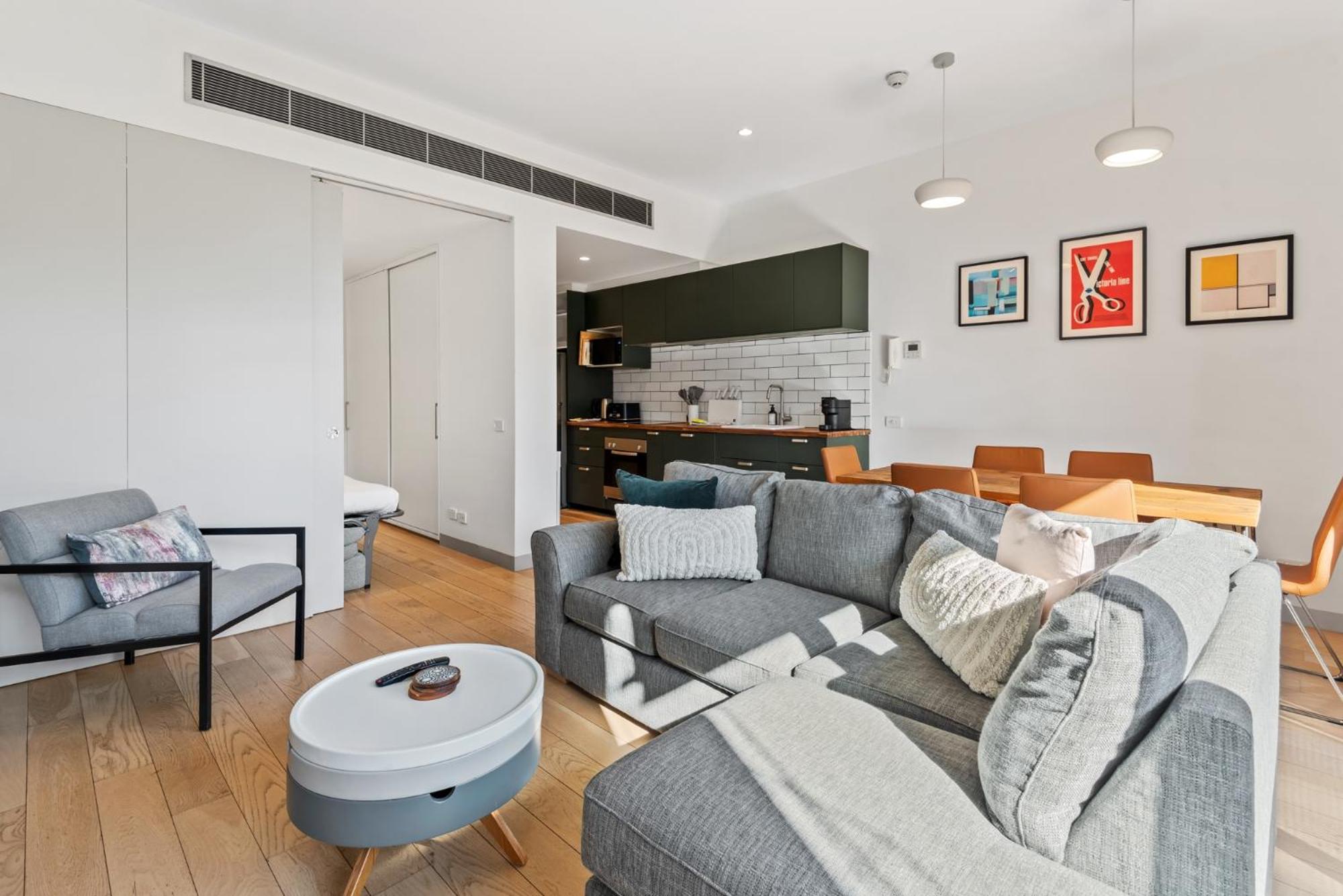 Chic 2-Bed Apartment in Vibrant St Kilda