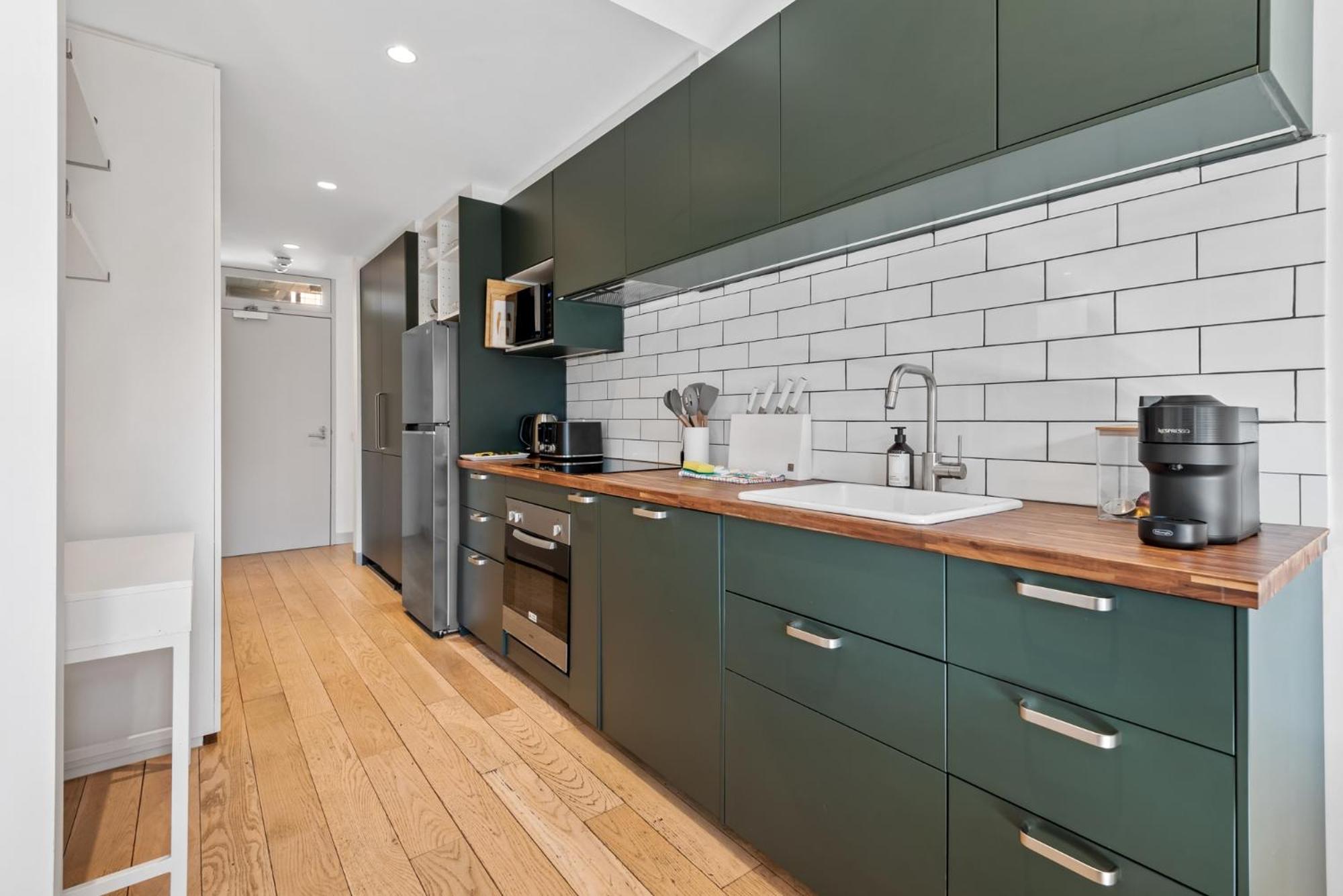 Chic 2-Bed Apartment in Vibrant St Kilda