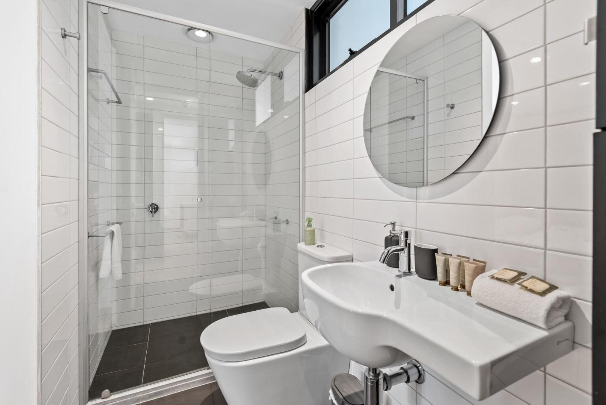 Chic 2-Bed Apartment in Vibrant St Kilda