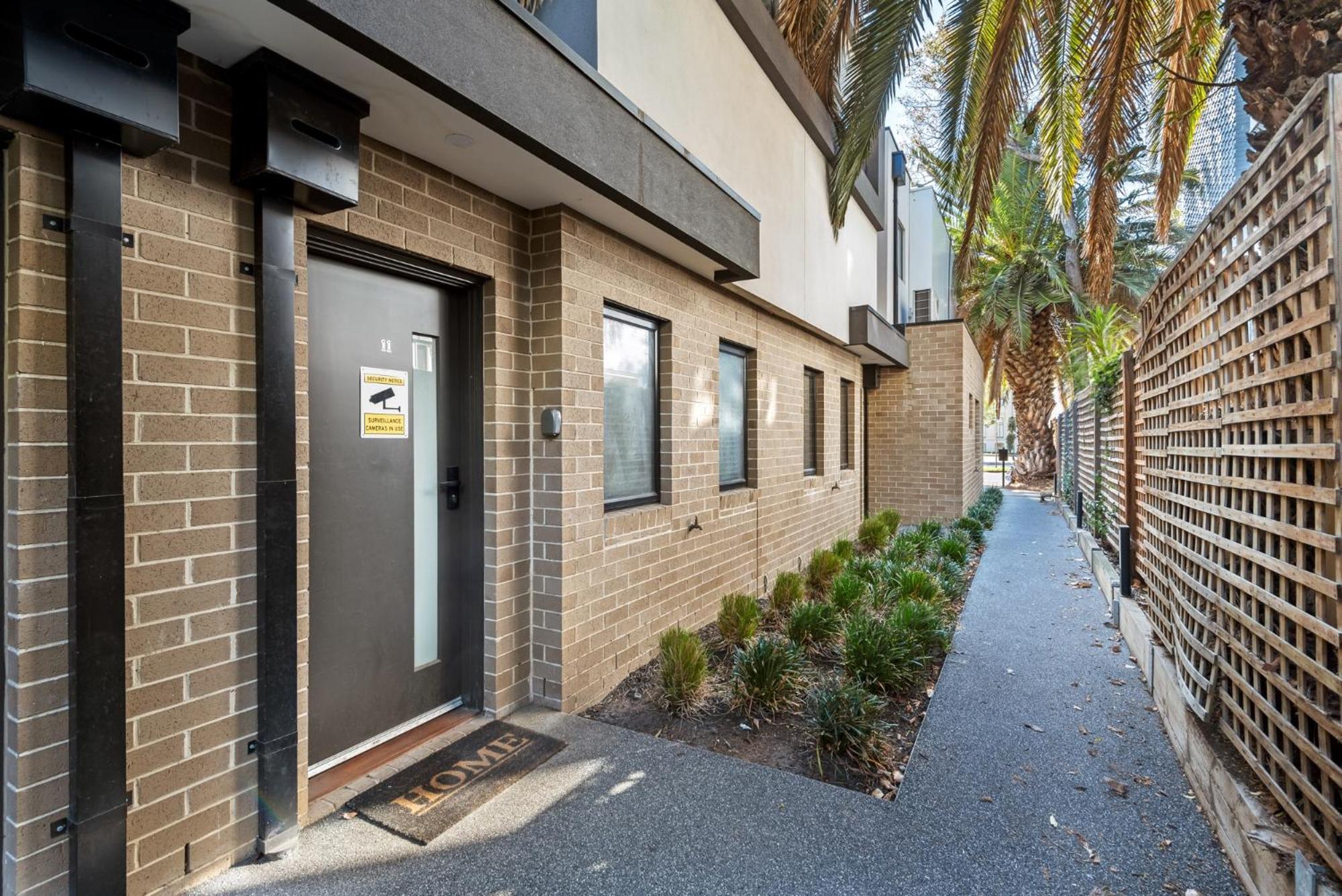 Comfortable 2BR Retreat with Balcony & Parking