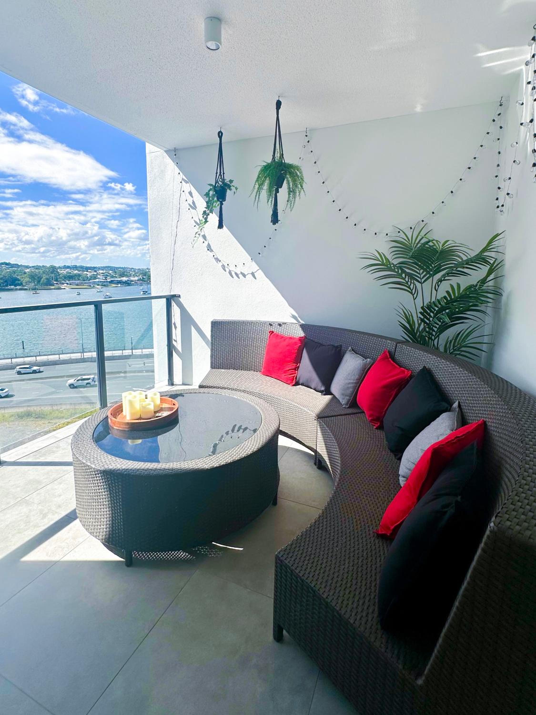 New City Condo with Brisbane River View & Parking