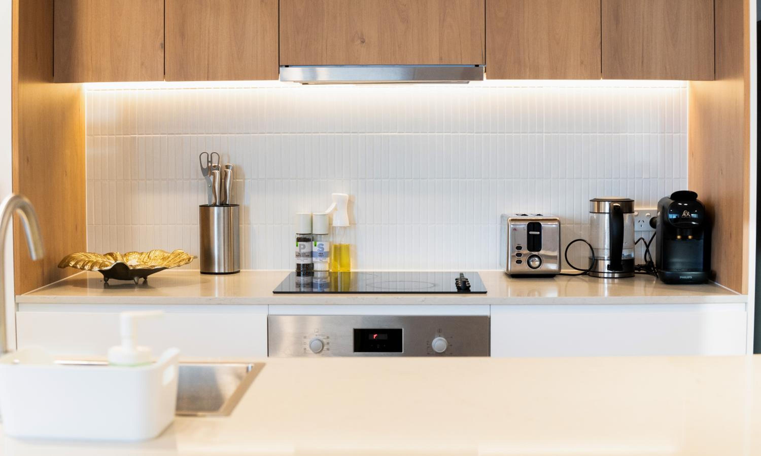 New City Condo with Brisbane River View & Parking
