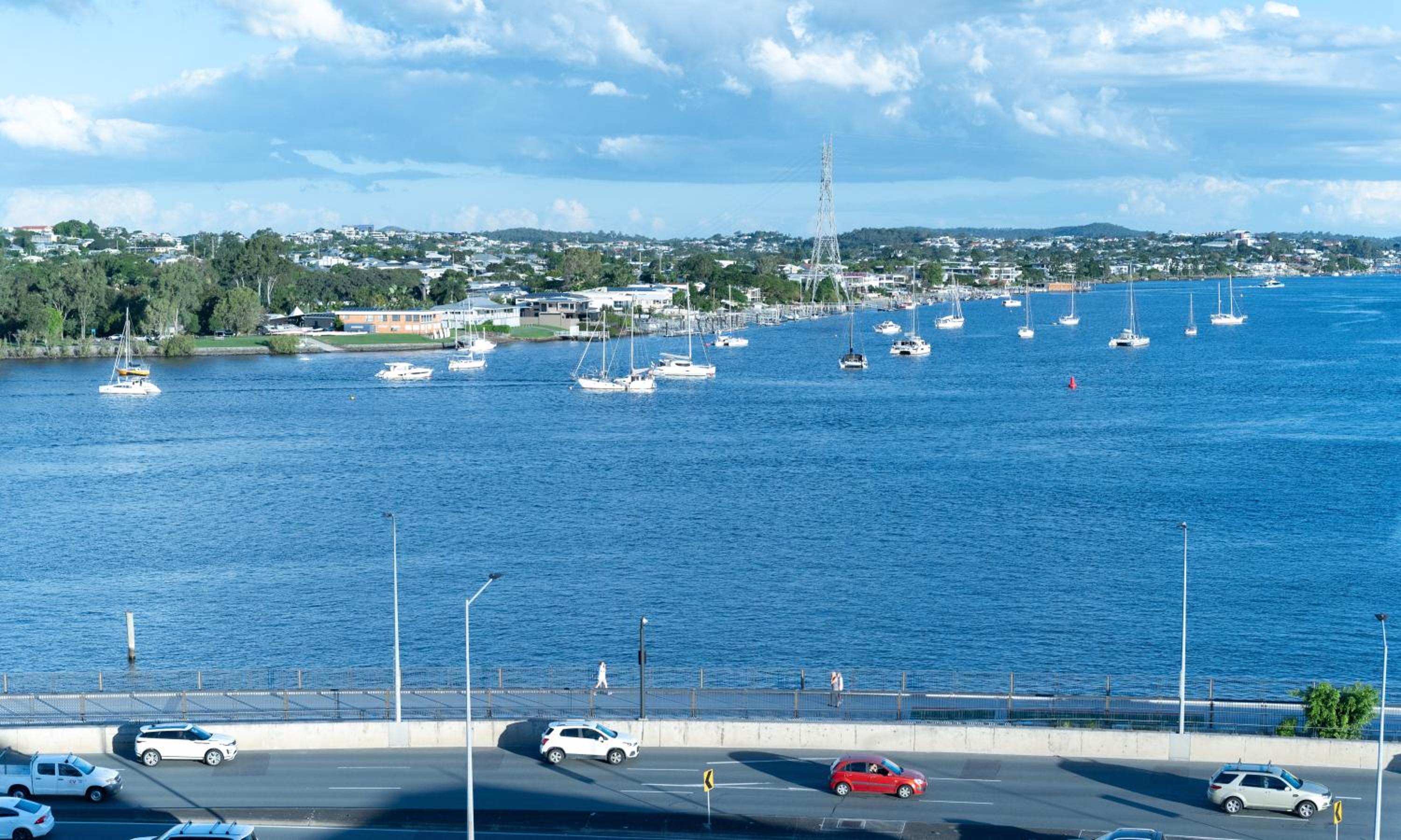 New City Condo with Brisbane River View & Parking