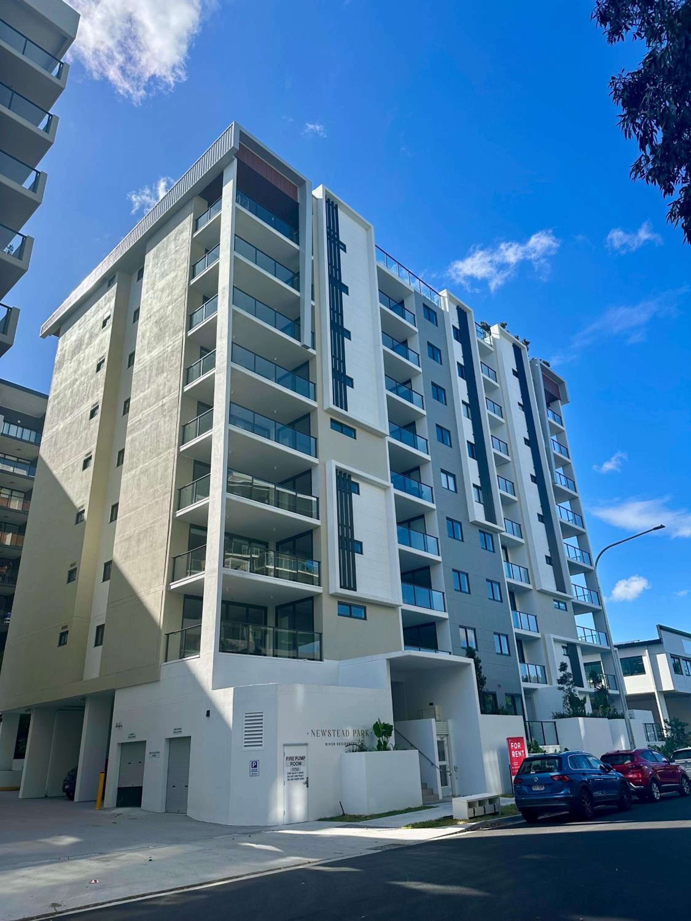 New City Condo with Brisbane River View & Parking