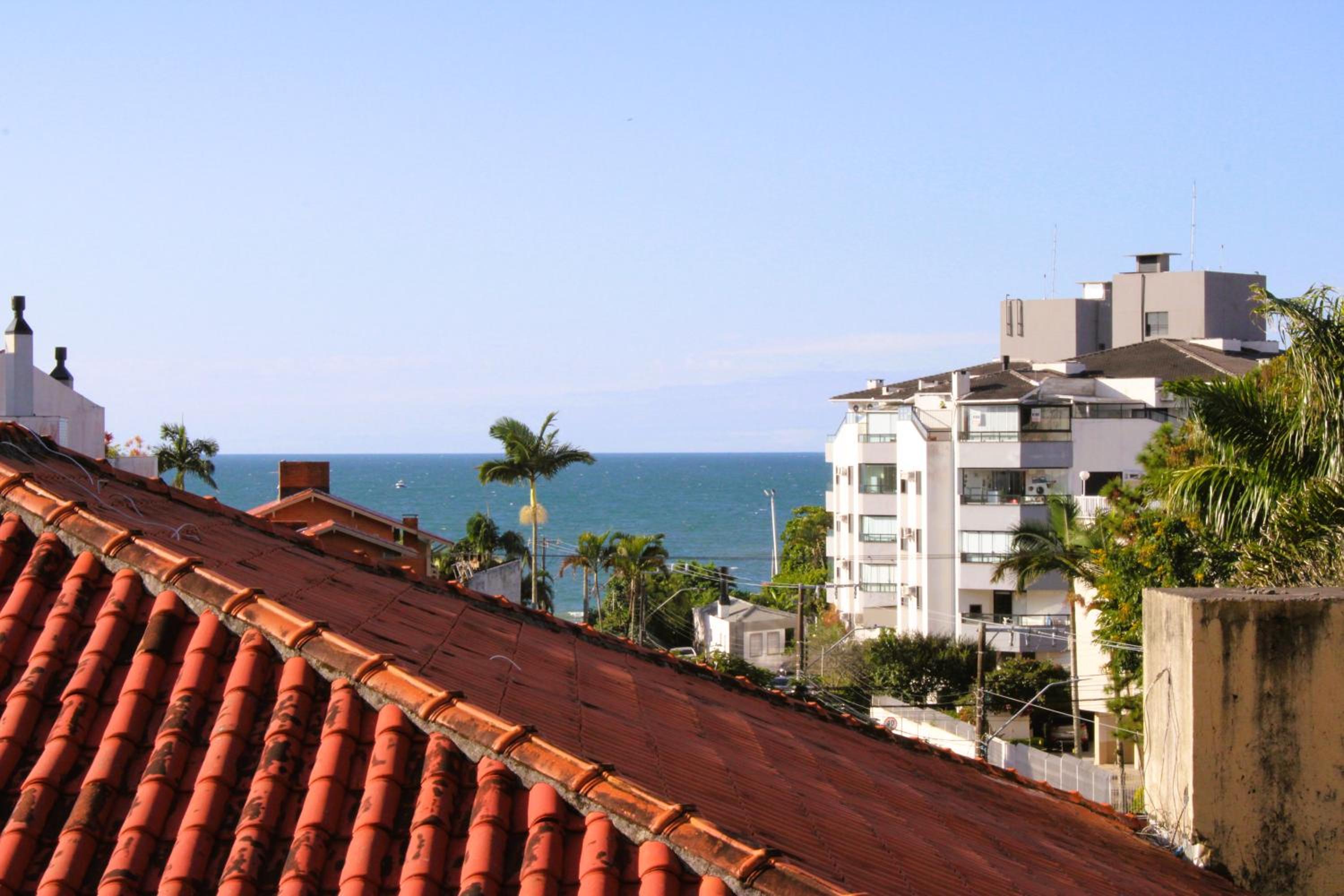 Apto de duas suítes com vista mar - 100 metros da praia em Canasvieiras