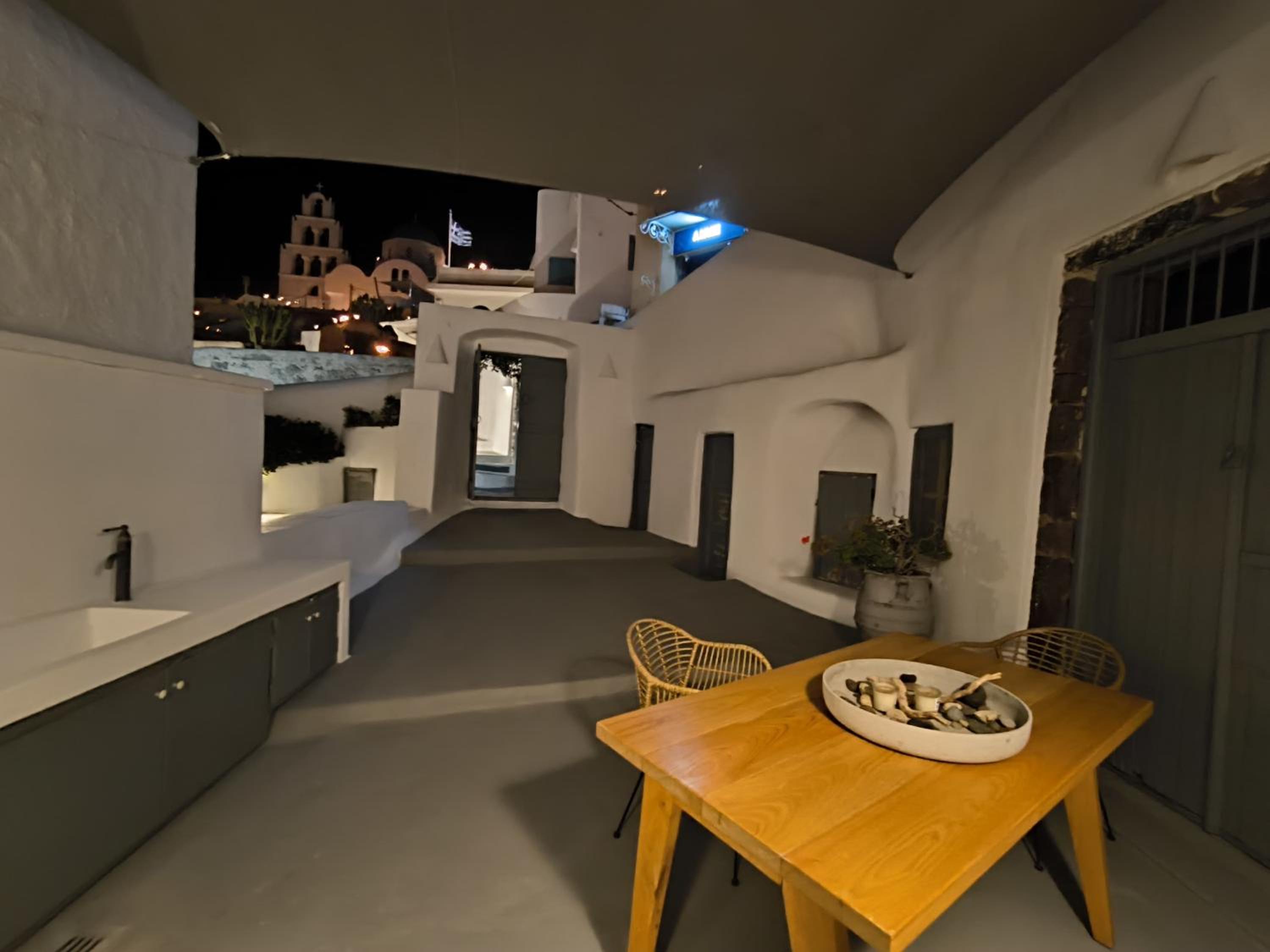 Imarkellis Santorini Cave House with yard