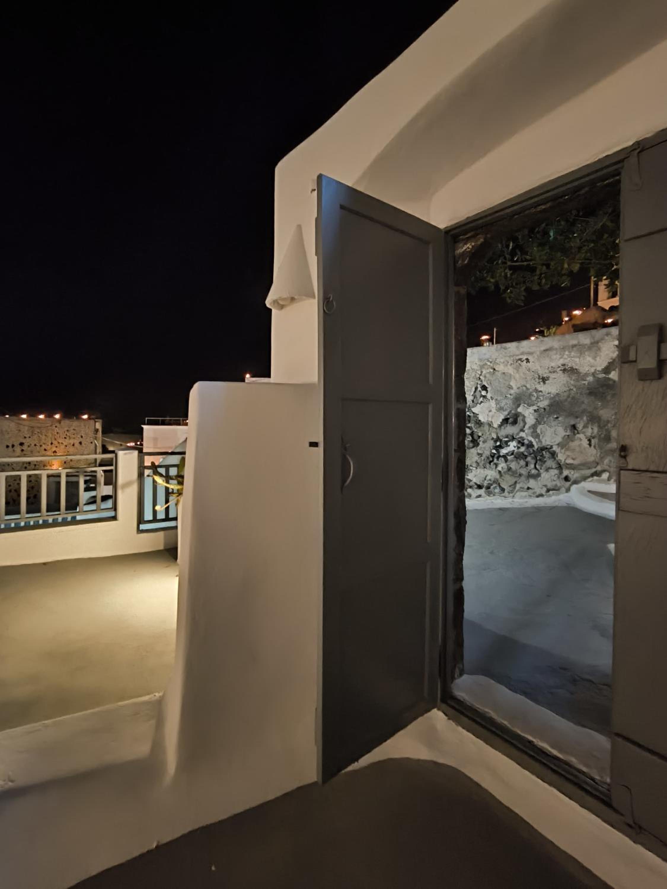 Imarkellis Santorini Cave House with yard