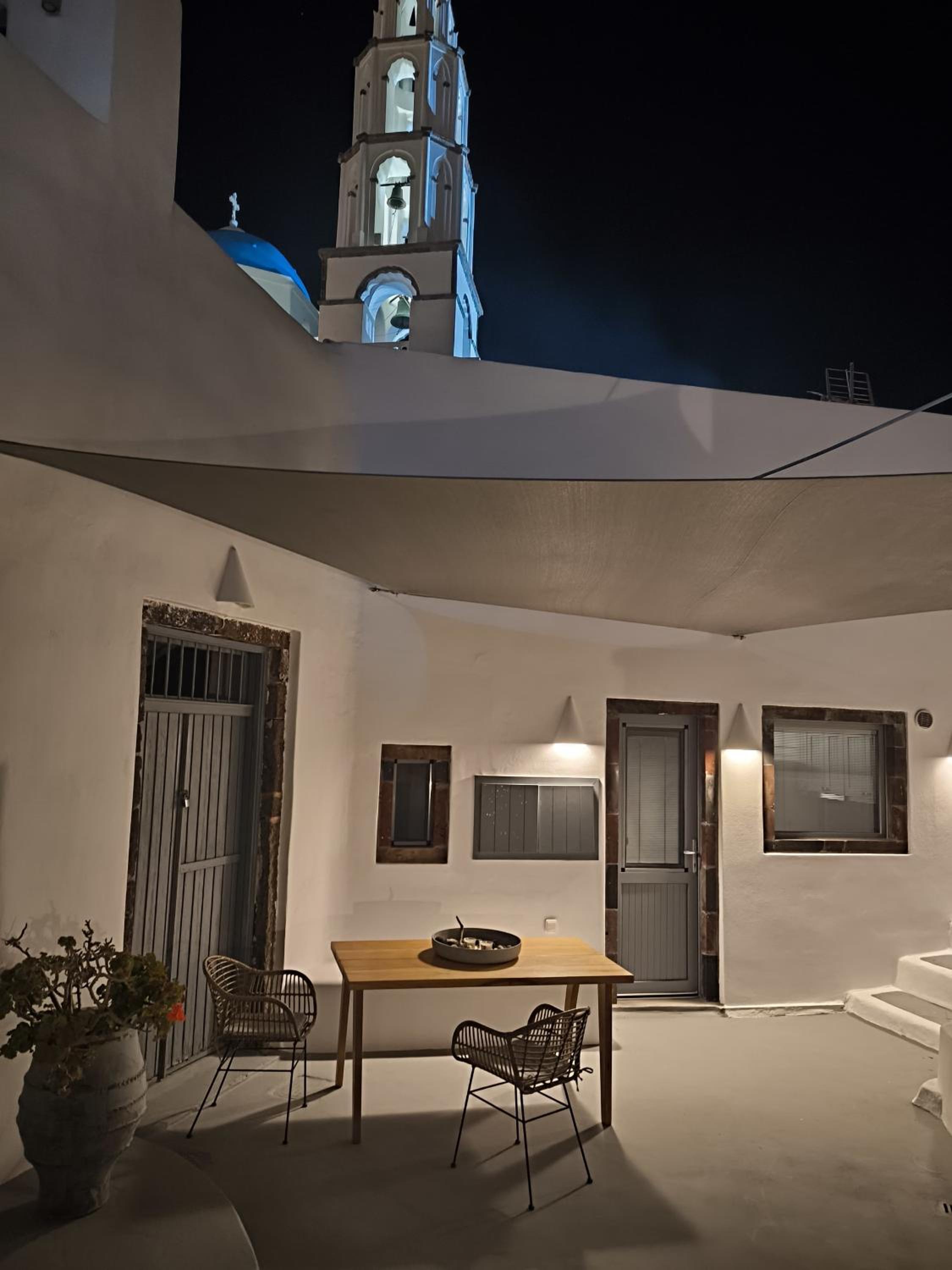 Imarkellis Santorini Cave House with yard