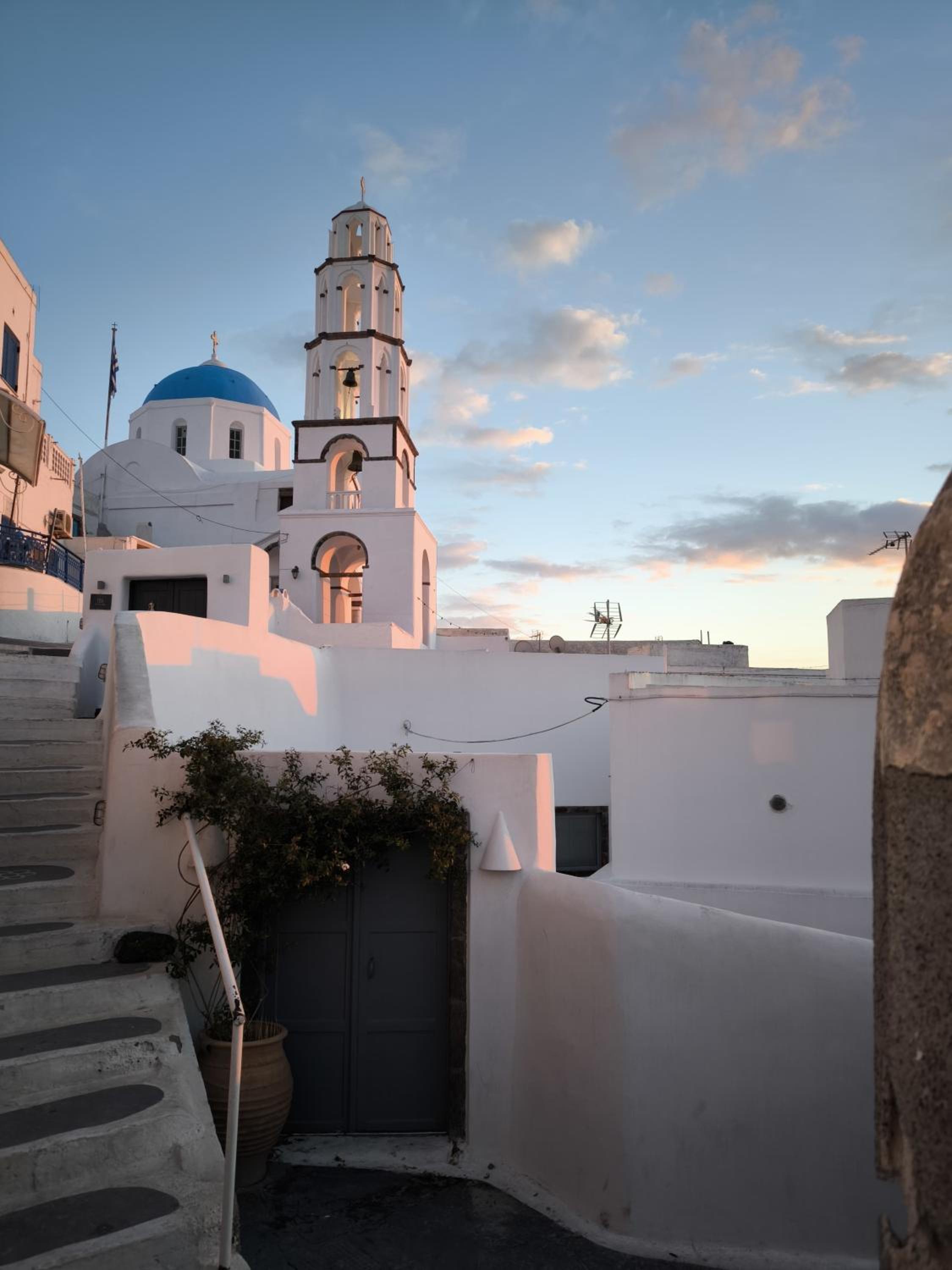Imarkellis Santorini Cave House with yard