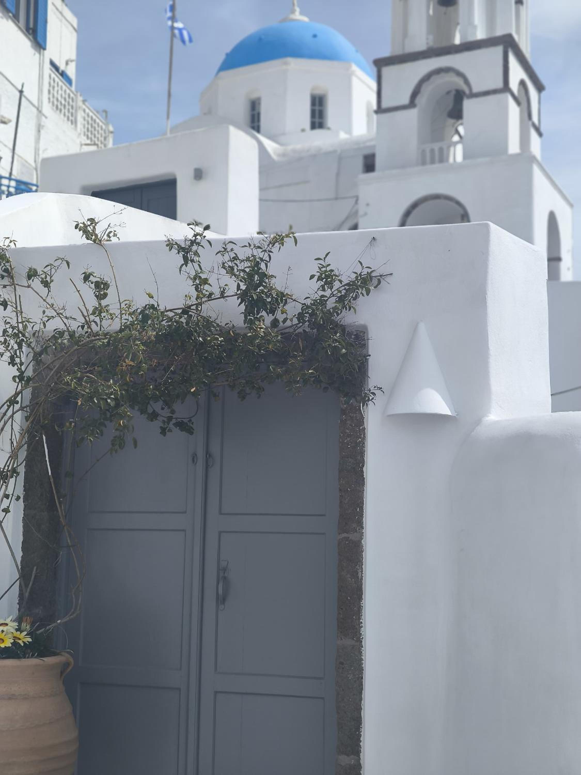 Imarkellis Santorini Cave House with yard