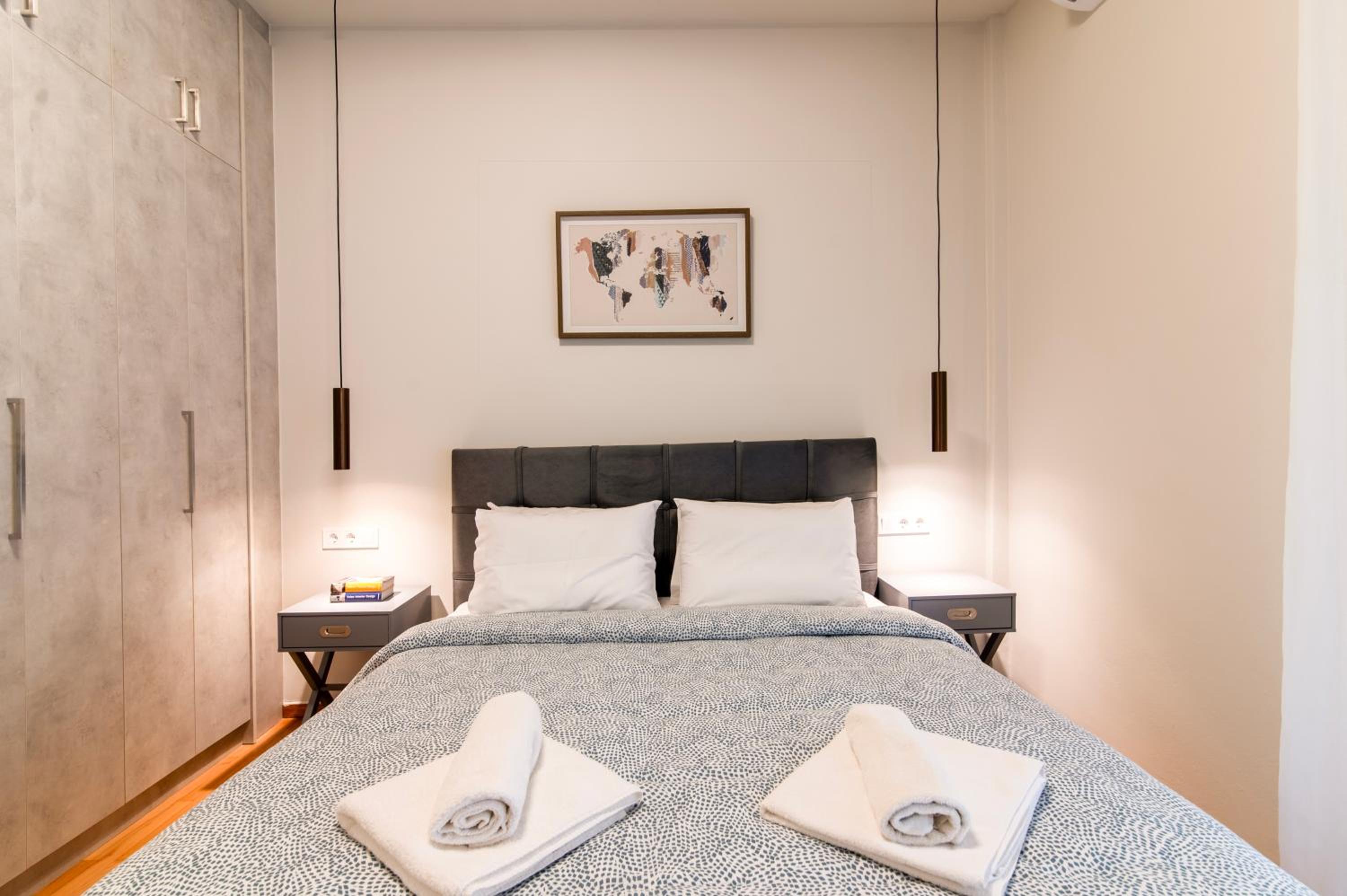 A42 Renovated in 25 8 minutes to Acropolis Museum Heart of Koukaki
