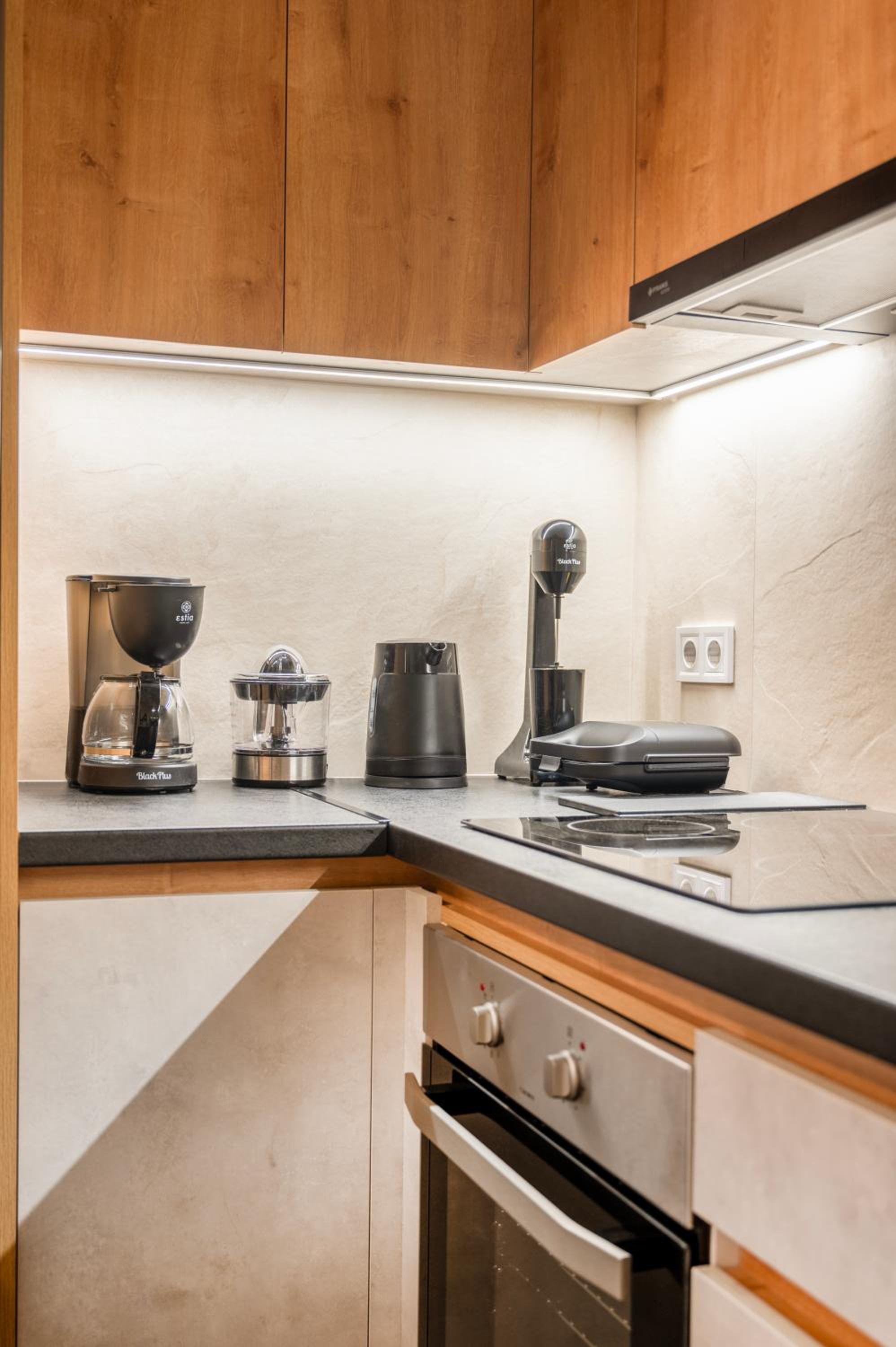 A42 Renovated in 25 8 minutes to Acropolis Museum Heart of Koukaki