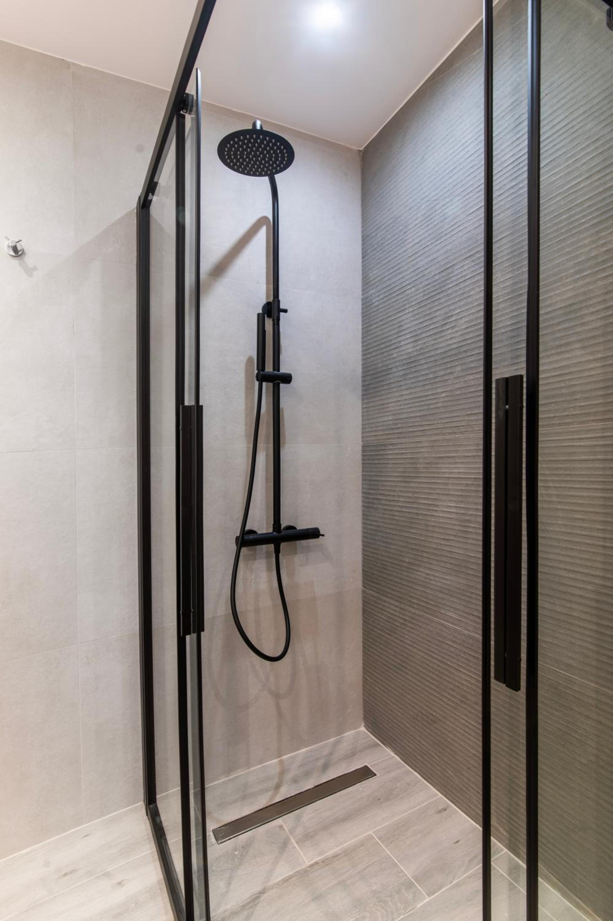 A42 Renovated in 25 8 minutes to Acropolis Museum Heart of Koukaki