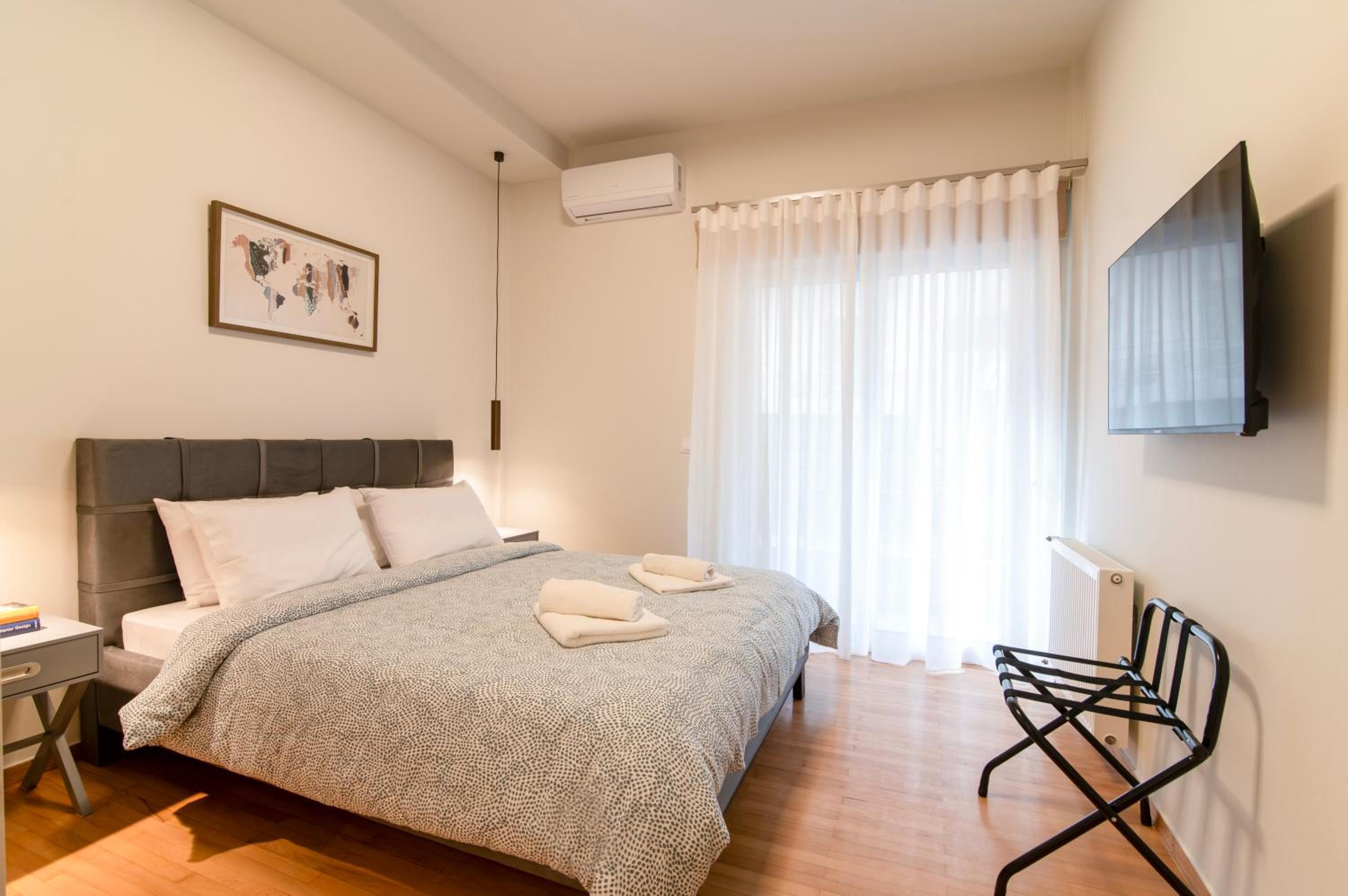 A42 Renovated in 25 8 minutes to Acropolis Museum Heart of Koukaki