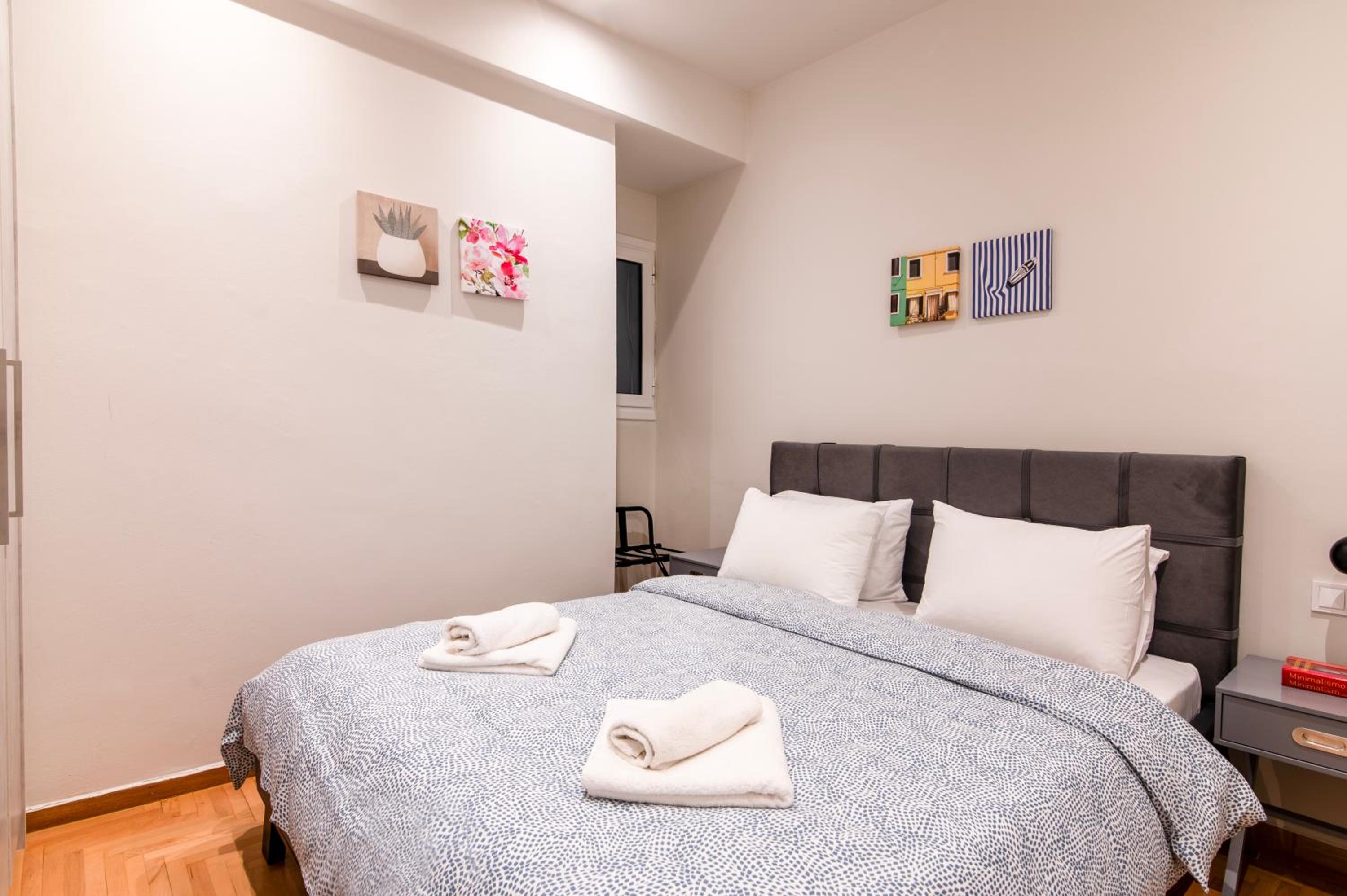 A42 Renovated in 25 8 minutes to Acropolis Museum Heart of Koukaki