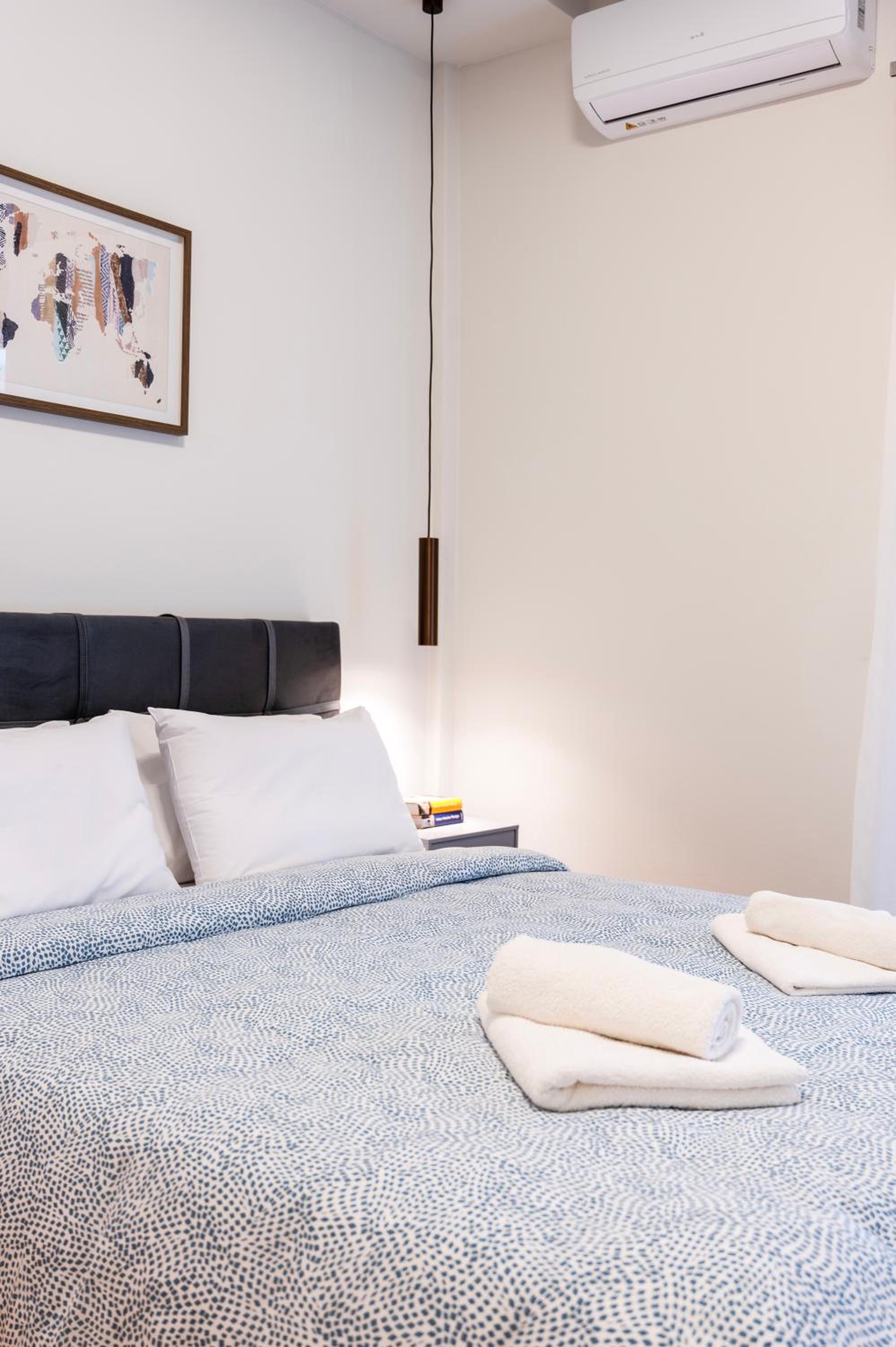 A42 Renovated in 25 8 minutes to Acropolis Museum Heart of Koukaki