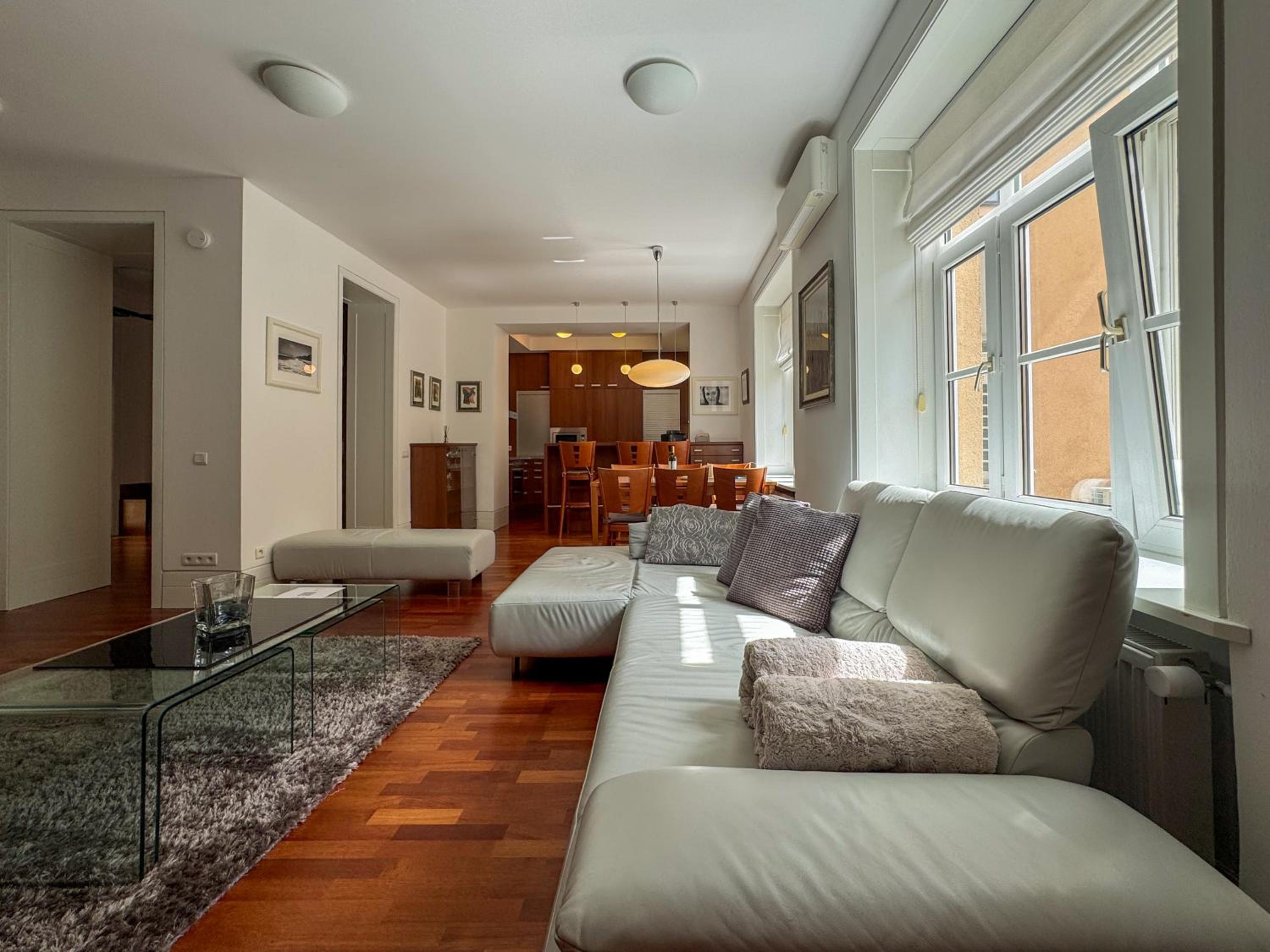 Apartment 29 Old Town, 2 Bathrooms, AC, Quiet